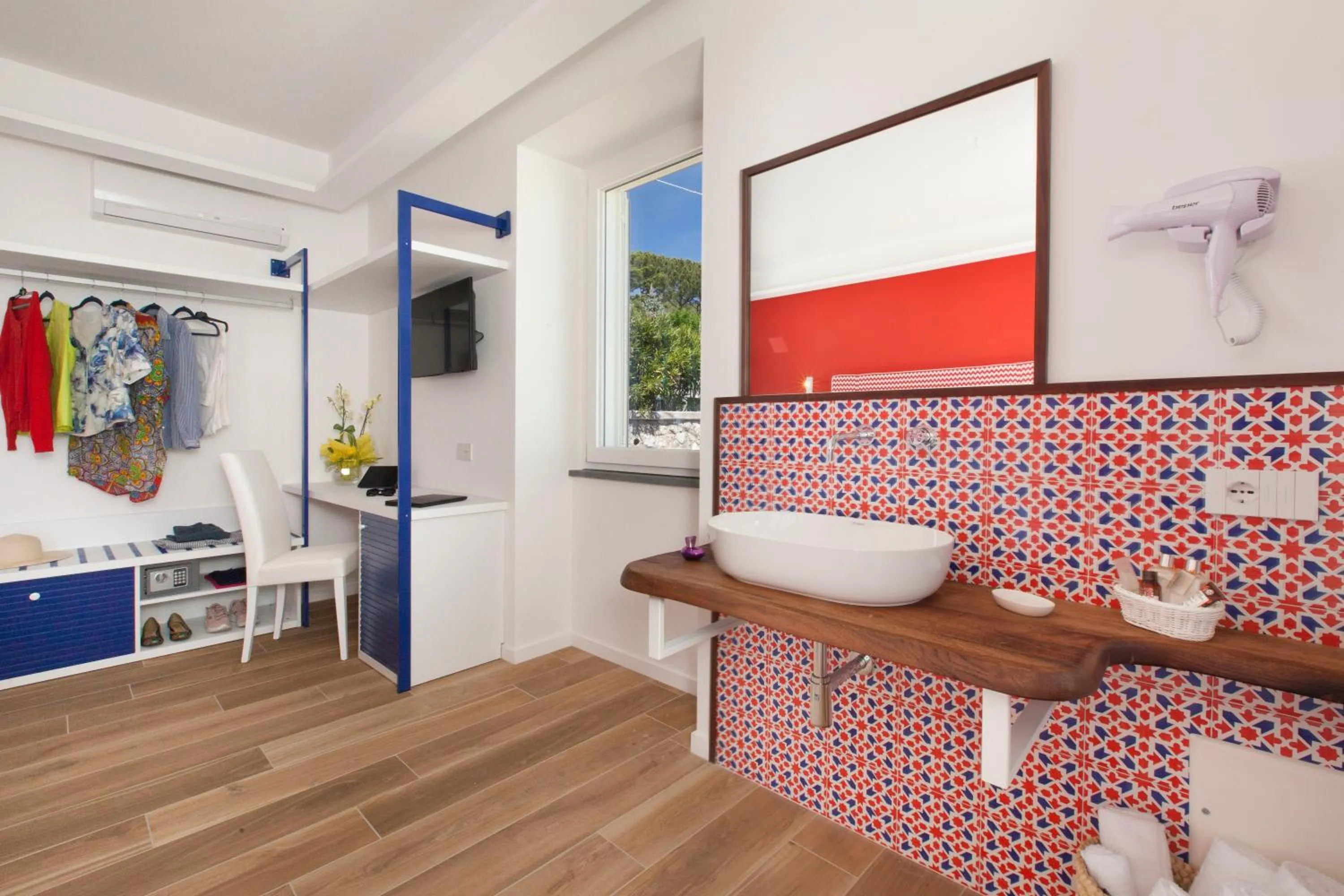 wardrobe in YourHome - Relais Loggia Li Galli