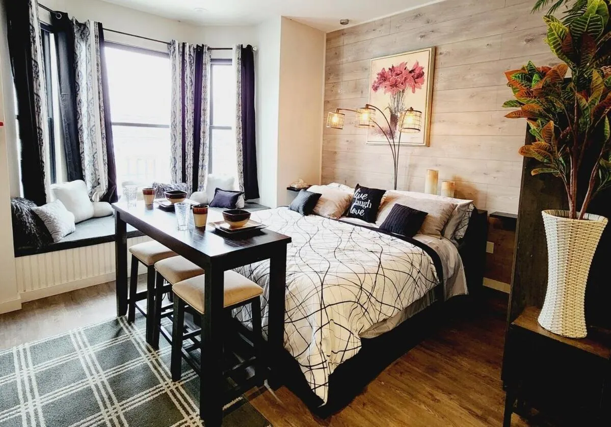 Bedroom, Bed in Beacon Hotel