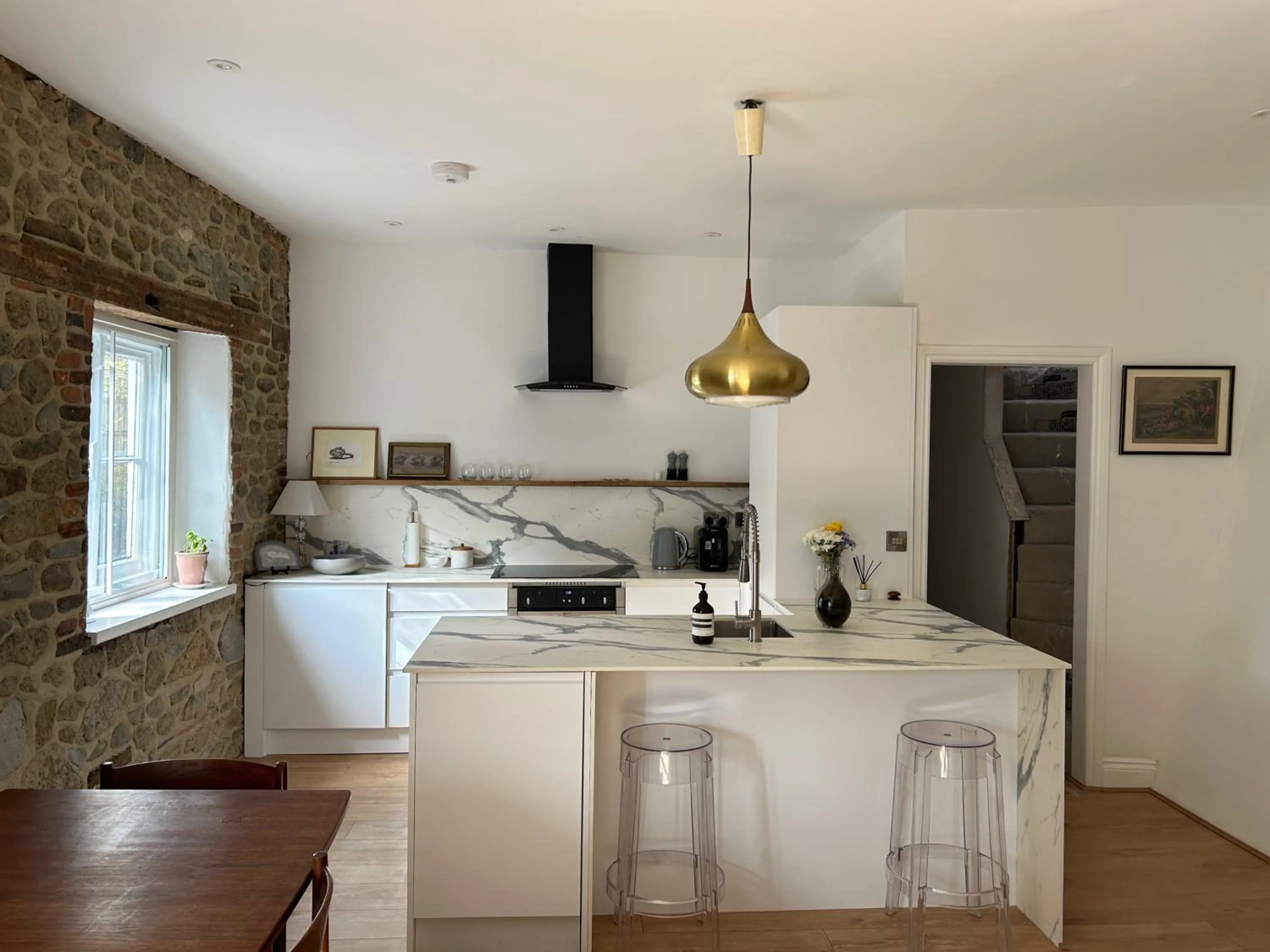 3 Bed Cottage - Sleeps 6 - Pets - Parking - Wifi