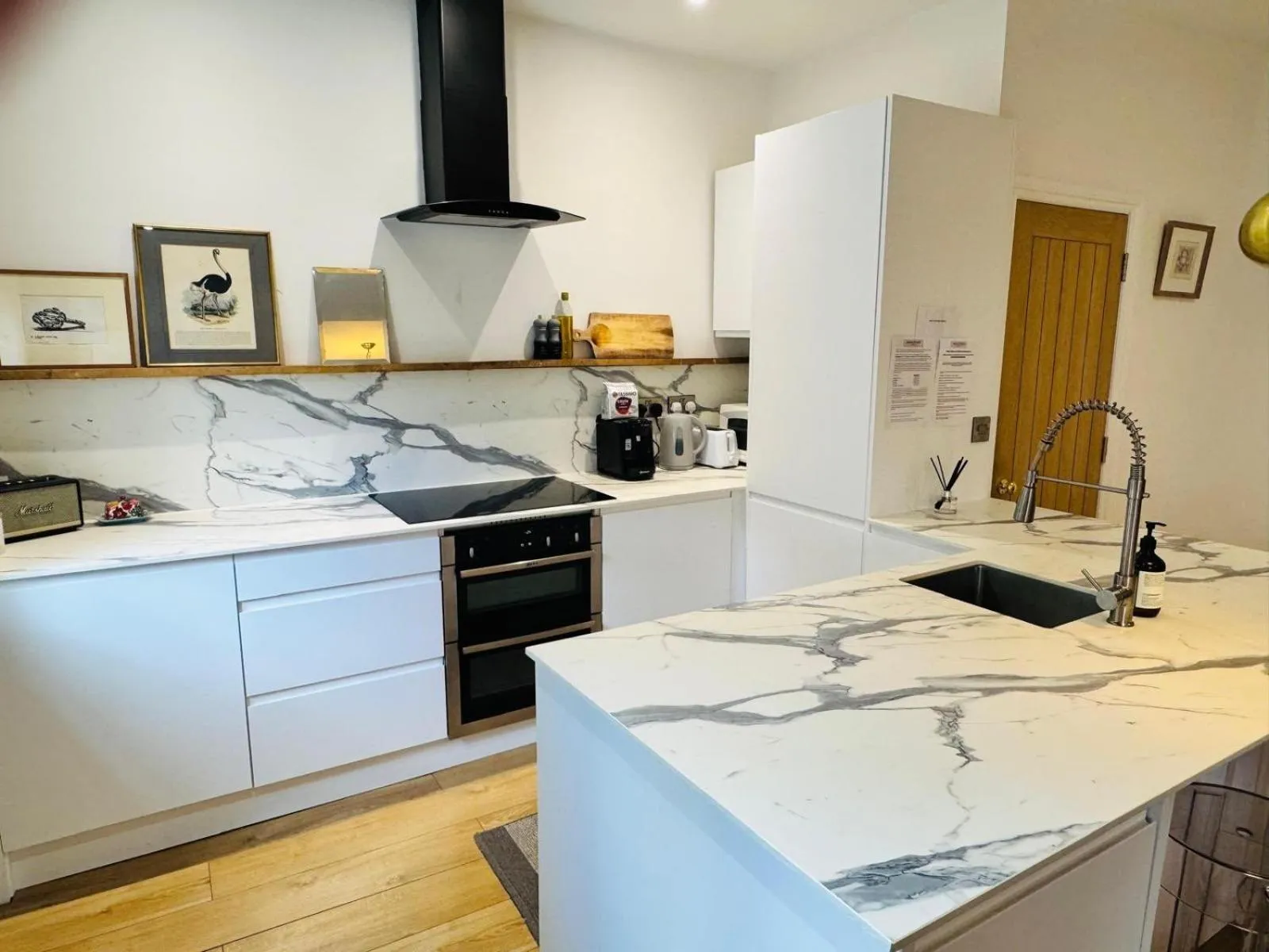 3 Bed Cottage - Sleeps 6 - Pets - Parking - Wifi