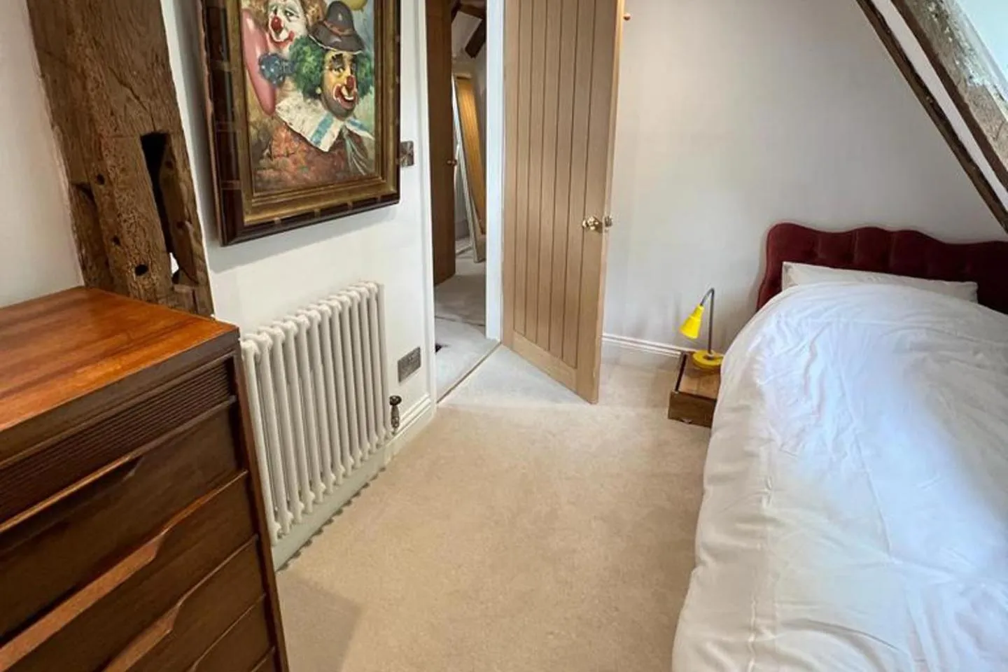 Bed in 3 Bed Cottage - Sleeps 6 - Pets - Parking - Wifi