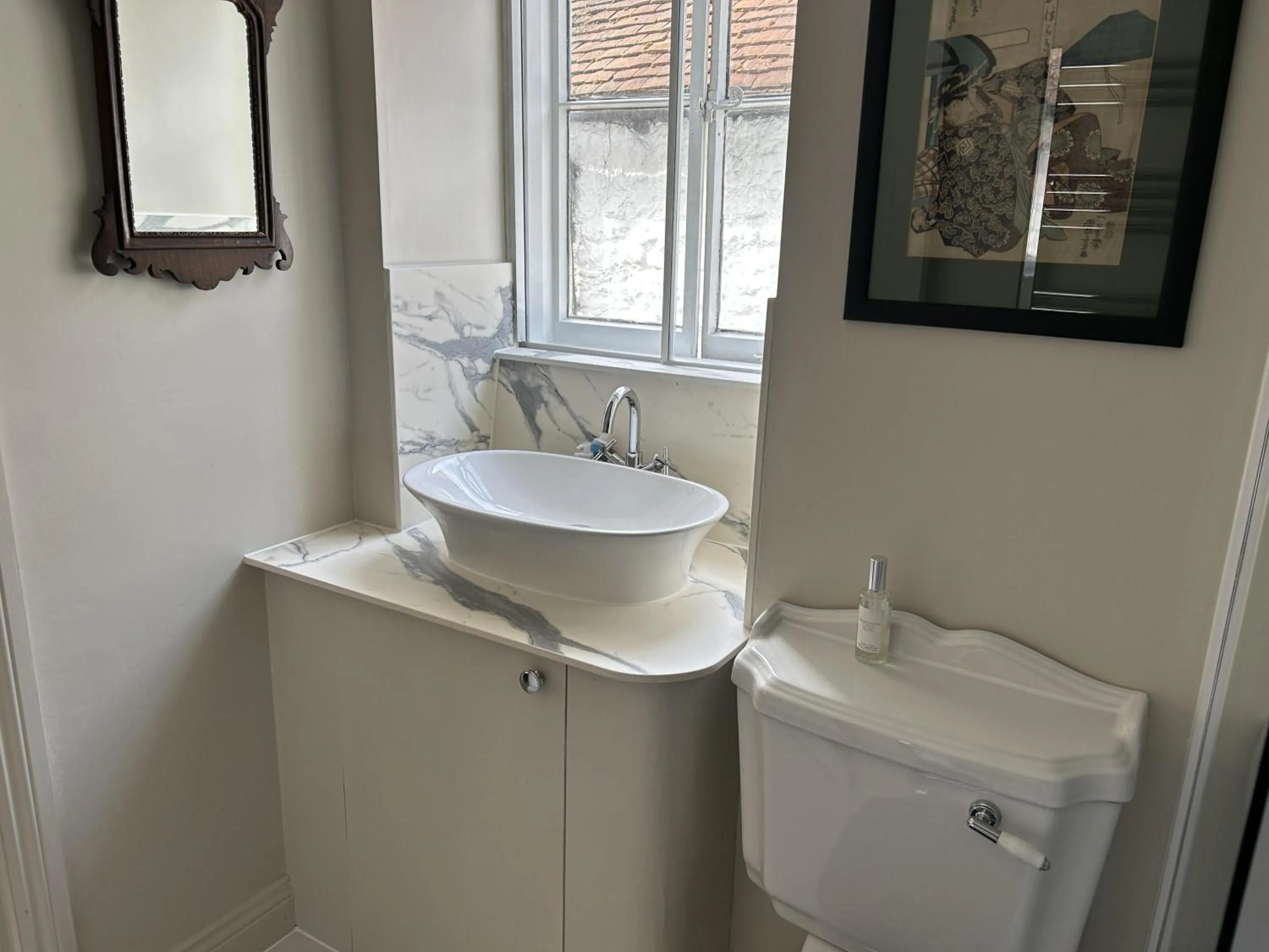 Toilet in 3 Bed Cottage - Sleeps 6 - Pets - Parking - Wifi