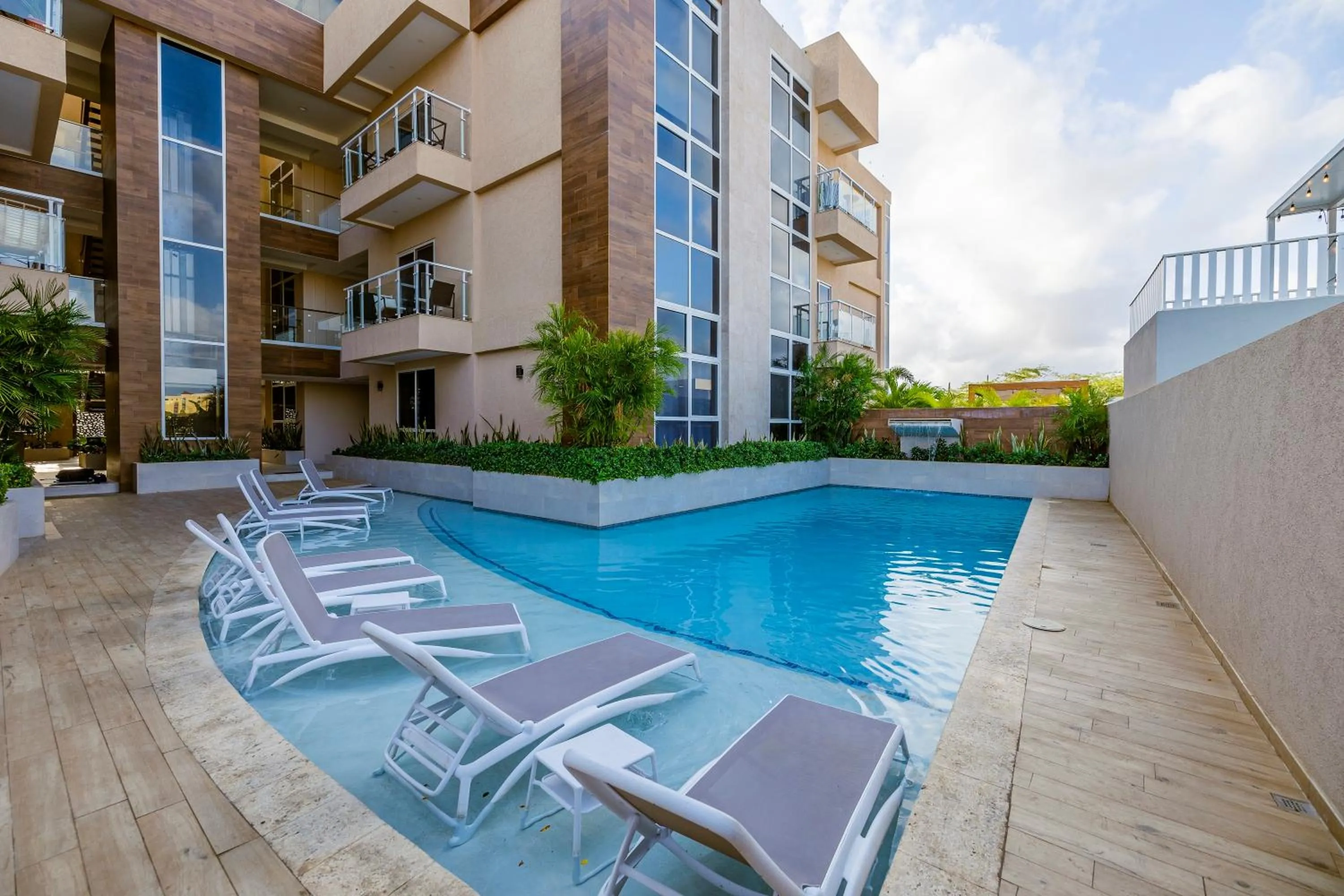 Property building in Bocobay Aracari Condos