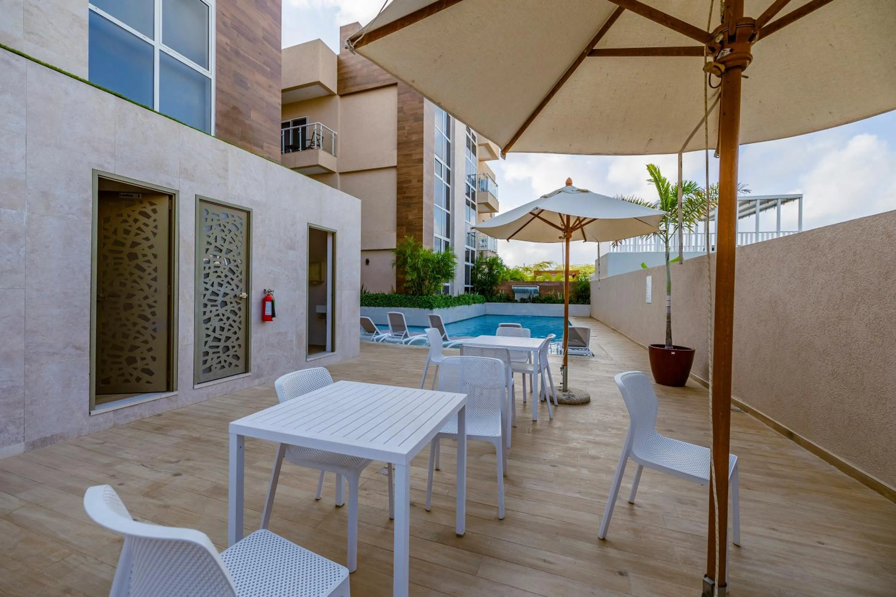 Property building in Bocobay Aracari Condos