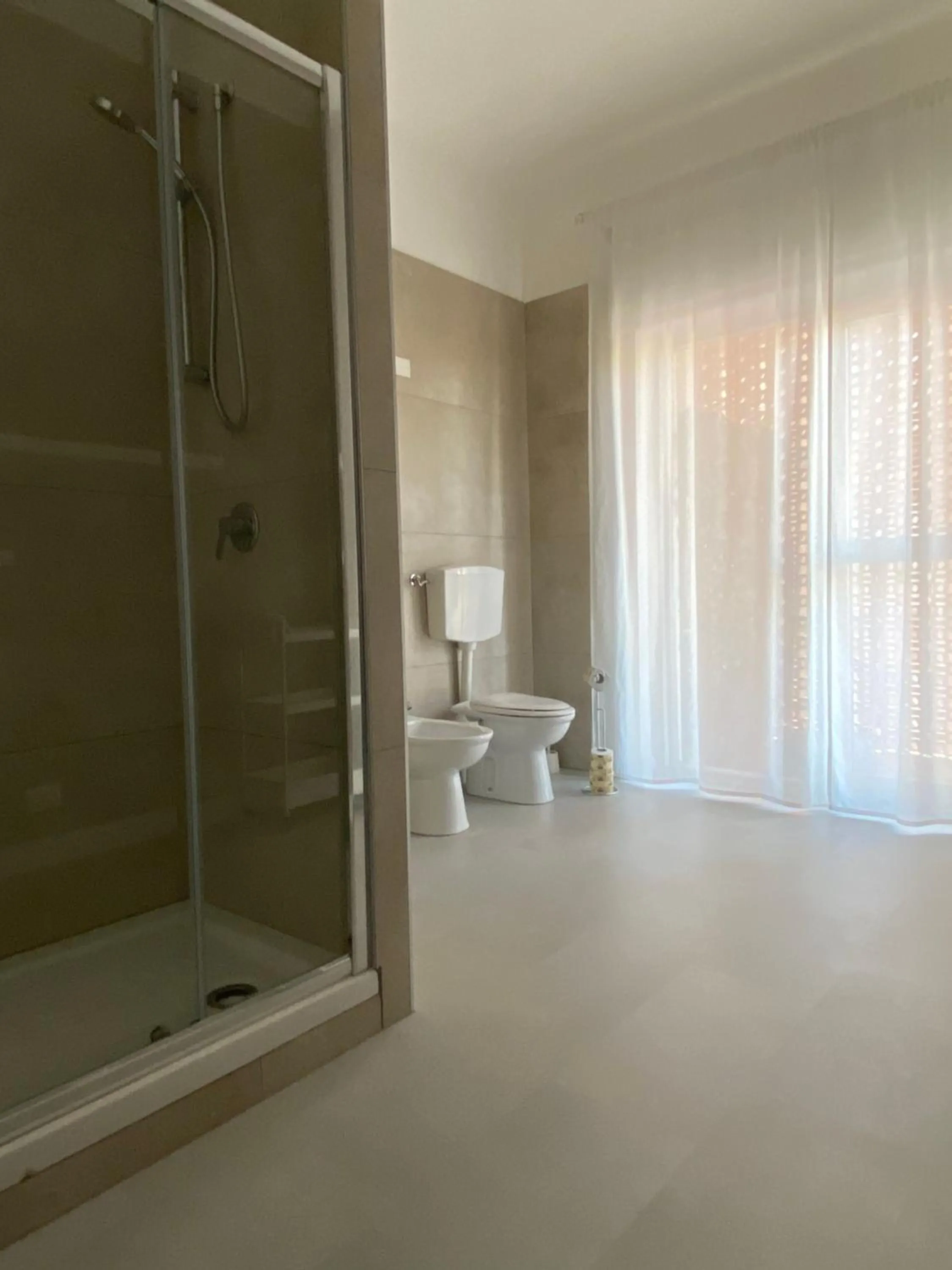 Shower in Quintino Sella rooms