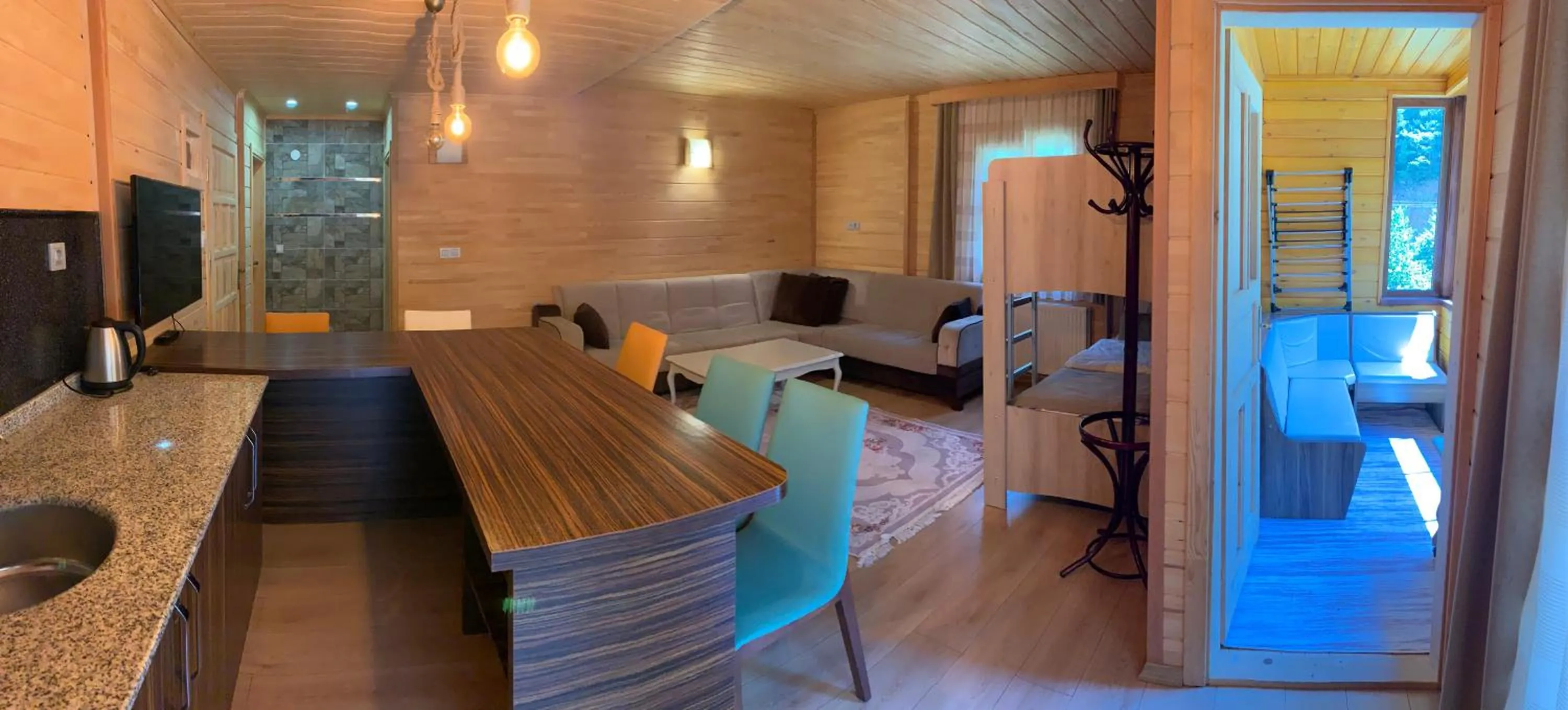 TV and multimedia in Bavul Suite Hotel