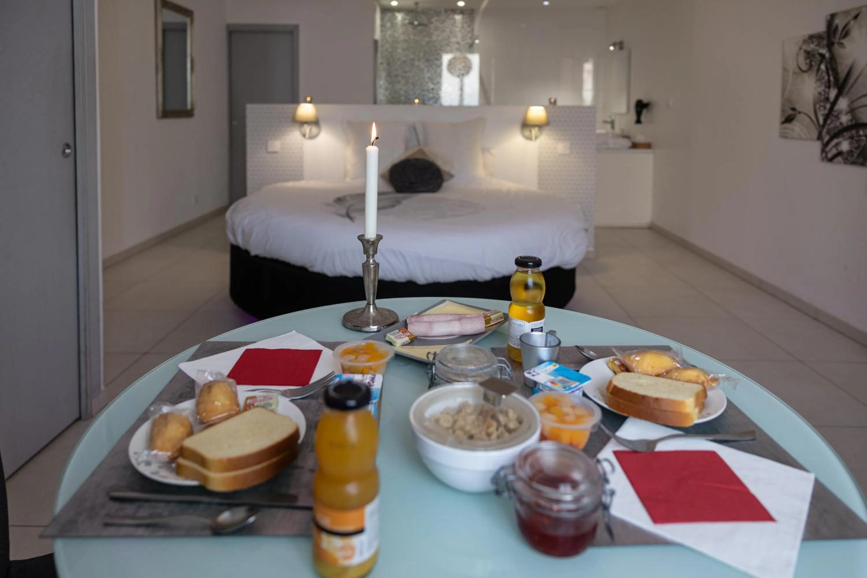 Breakfast, Bed in Love Loft