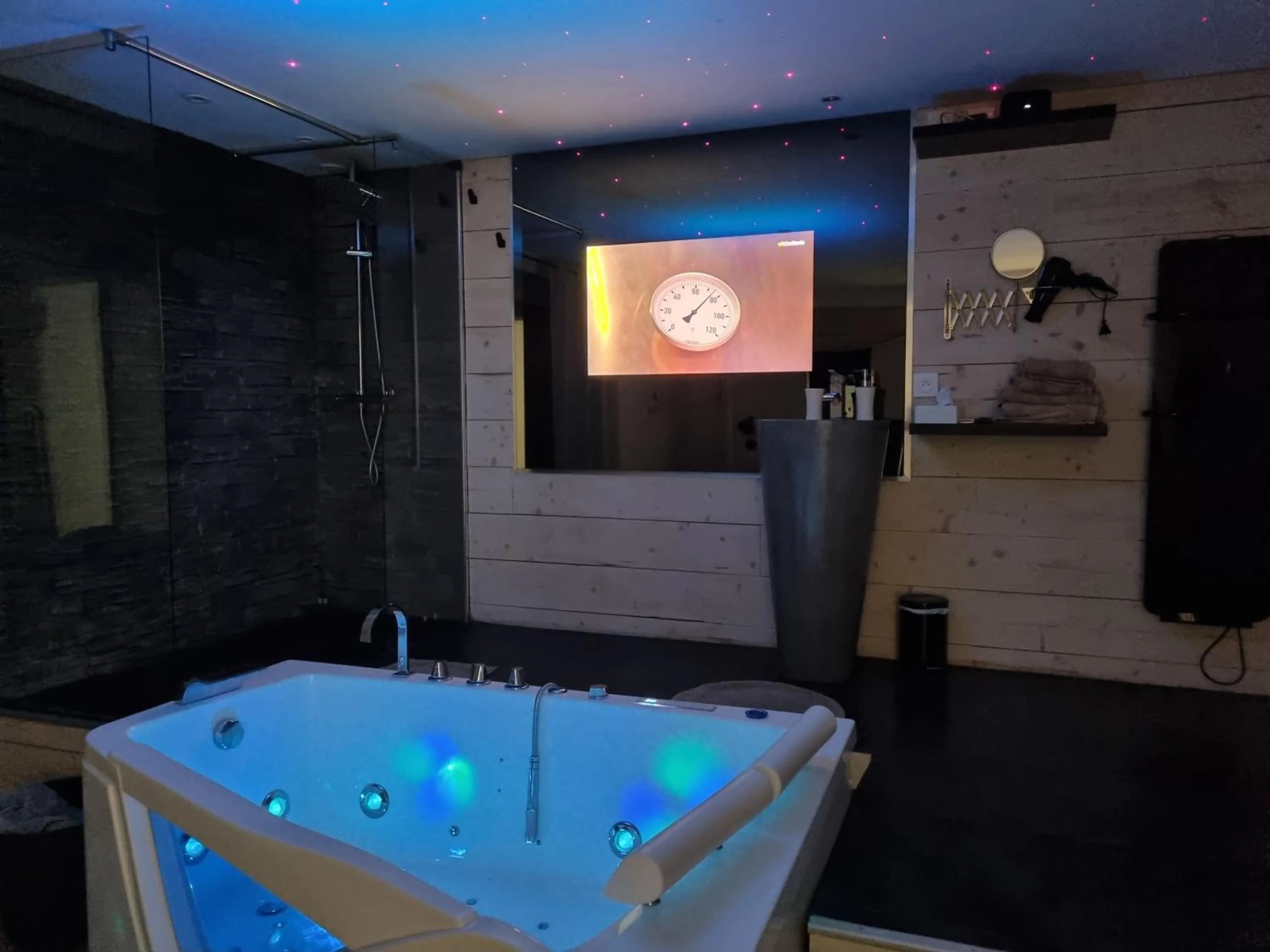 Hot Tub in Love Loft