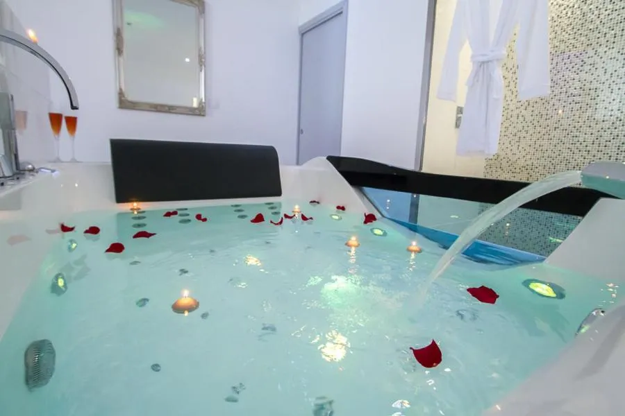 Hot Tub in Love Loft