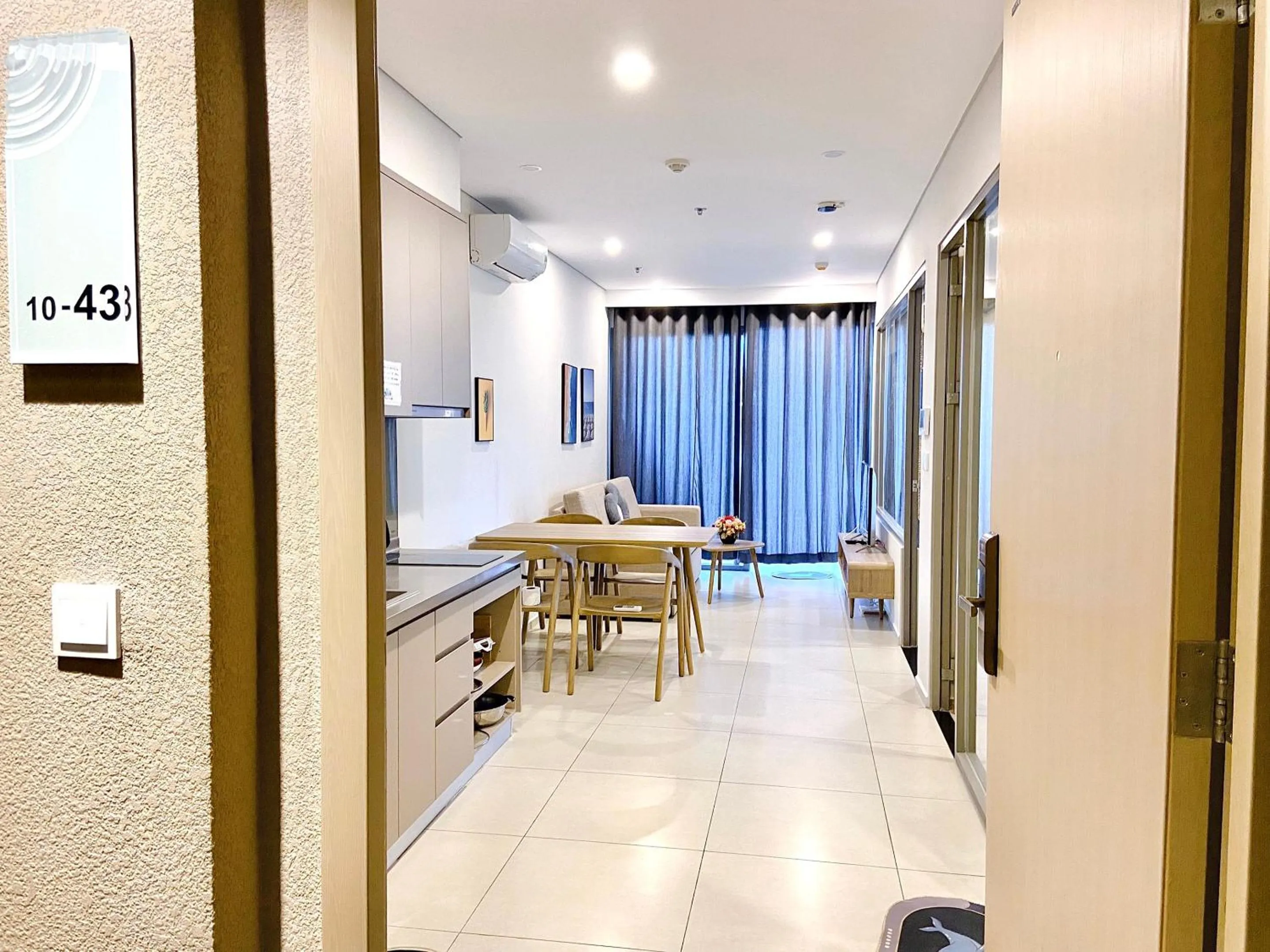 Living room, Restaurant/Places to Eat in The Song Balcony Apartment Vung Tau