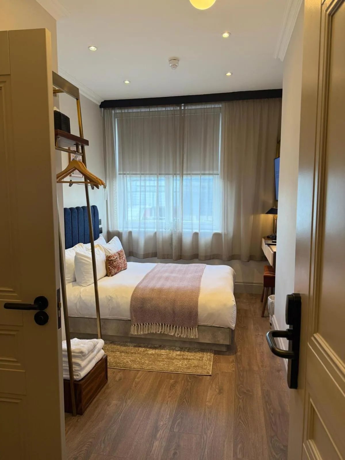 Bed in The Parr’s Bank Hotel