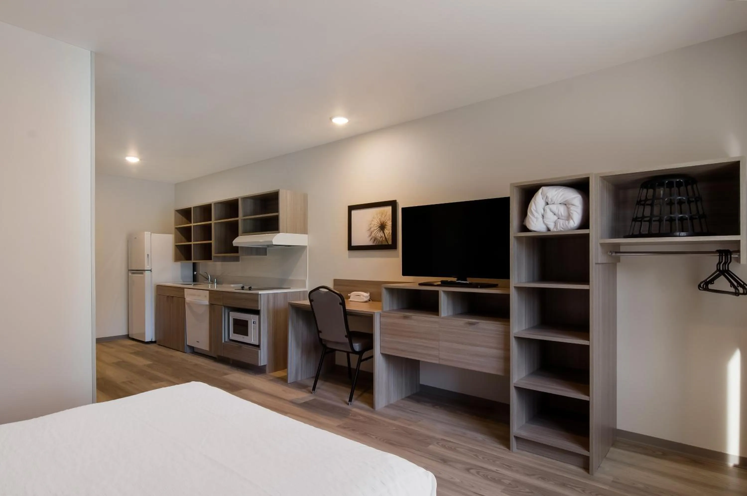 Photo of the whole room, Bed in WoodSpring Suites Olympia - Lacey