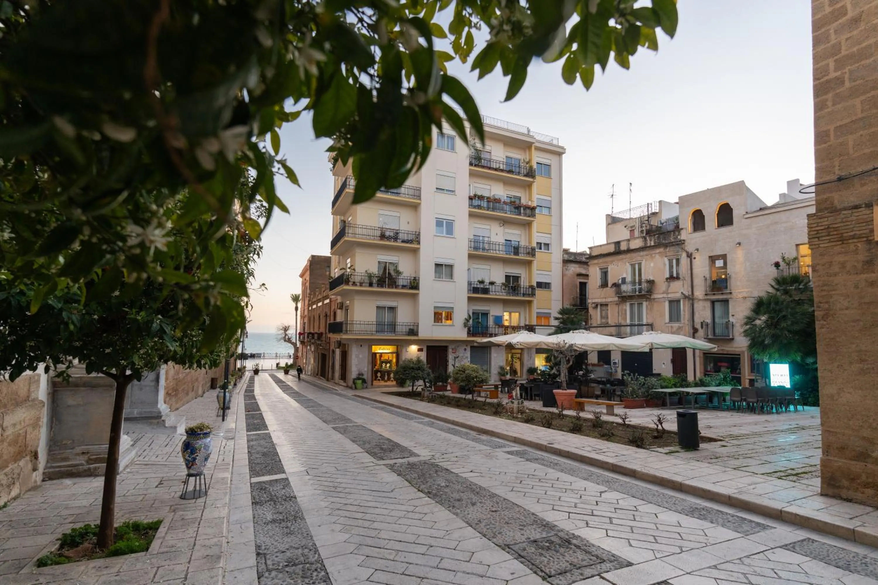 Restaurant/places to eat in Sofi' Center Rooms