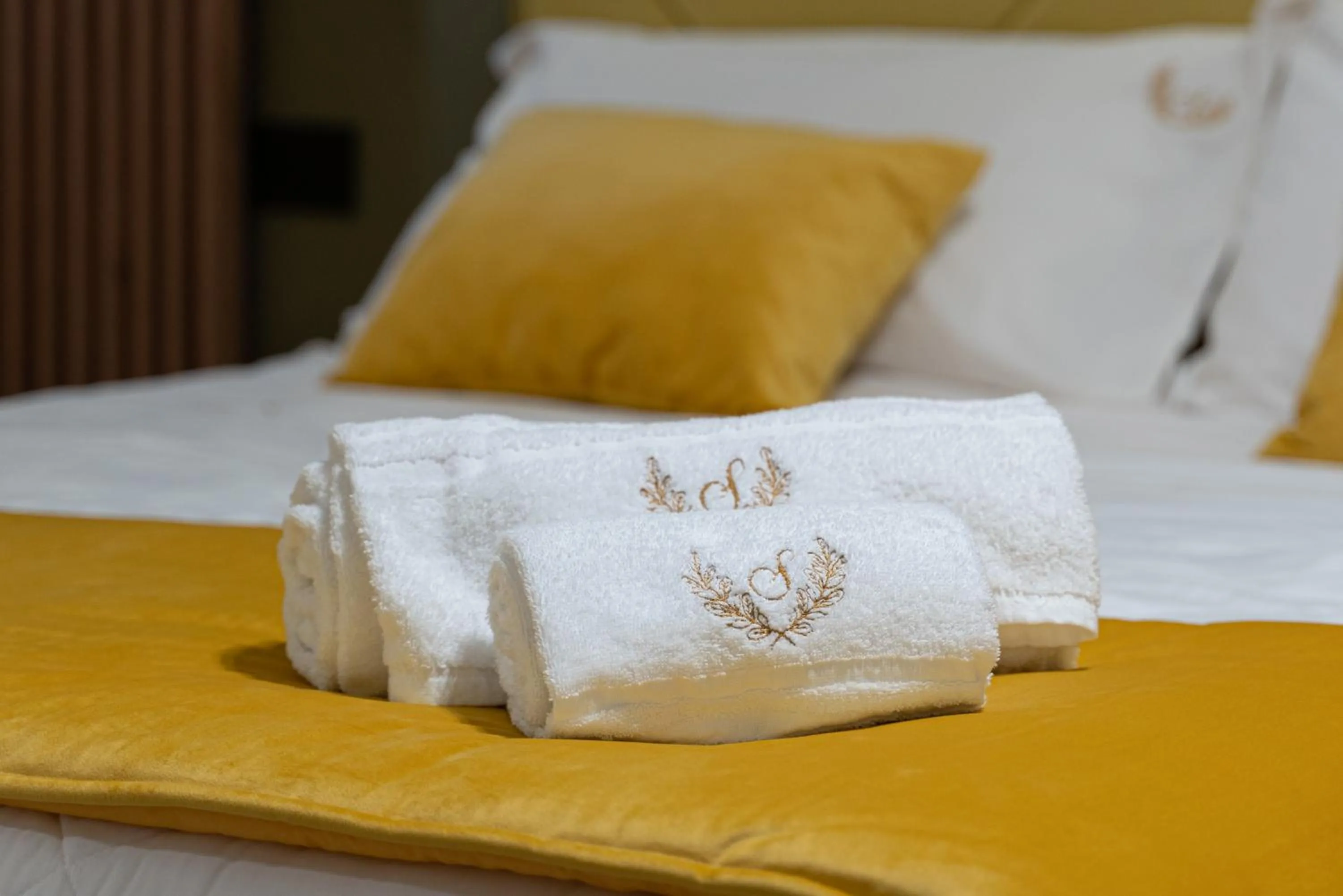 towels, Bed in Sofi' Center Rooms