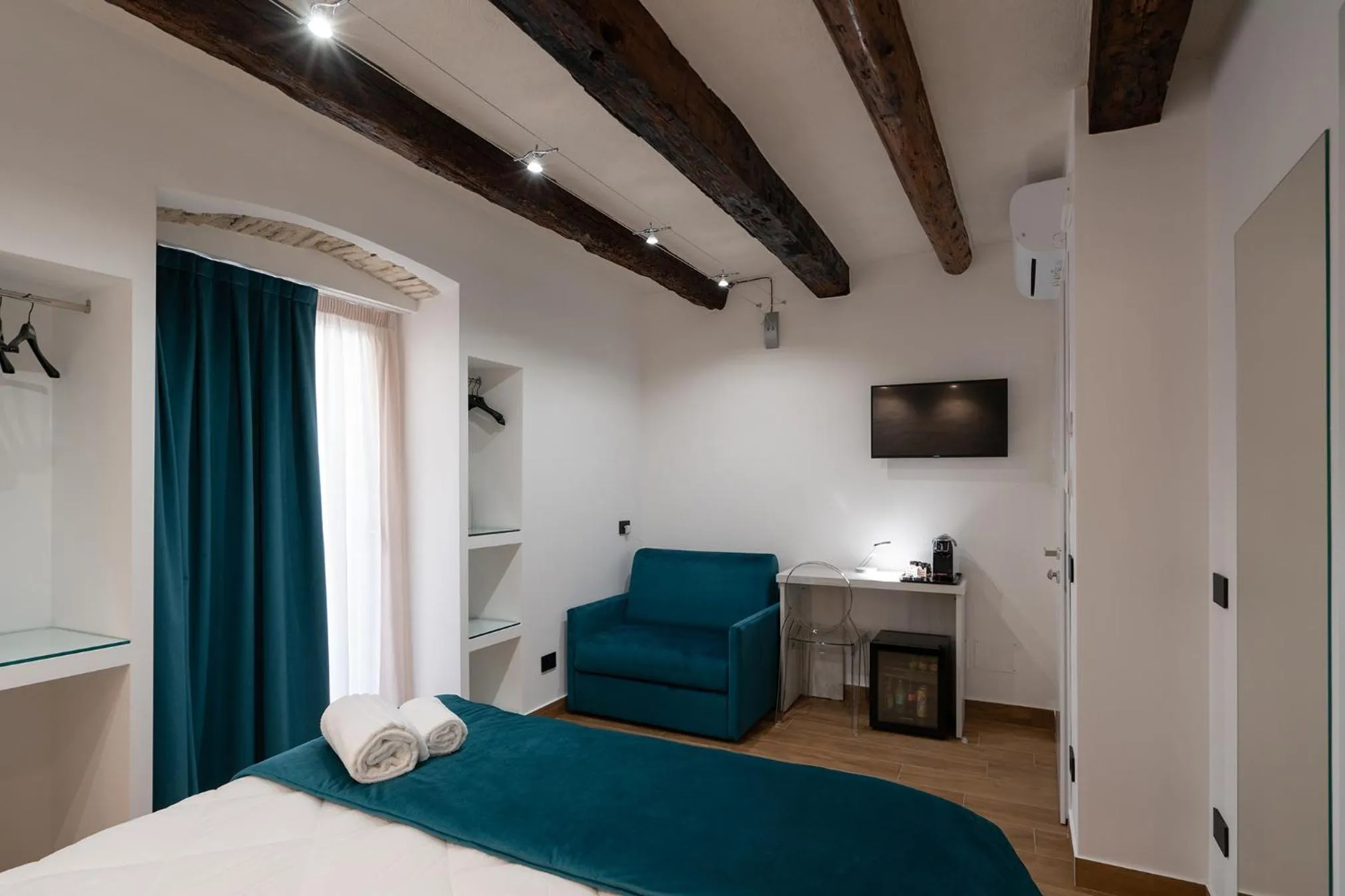 TV and multimedia, Bed in Sofi' Center Rooms