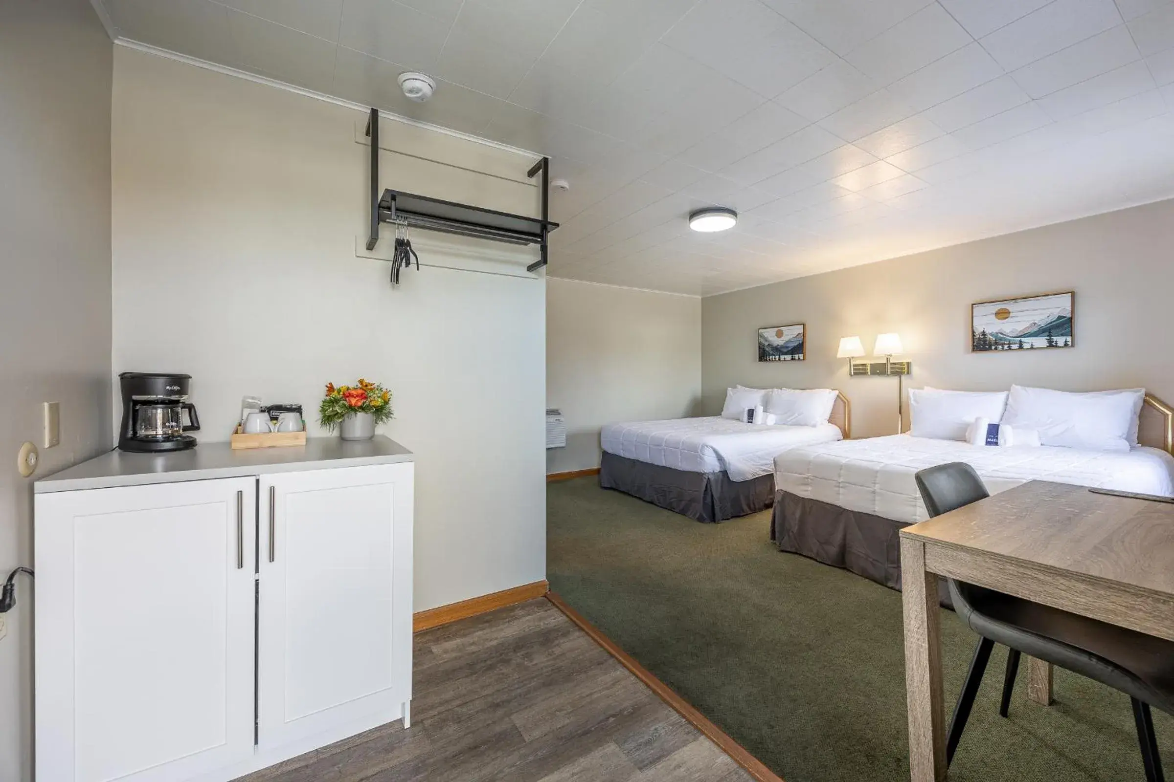 Standard Queen Room in City Center Motel Standard Queen Room in City Center Motel