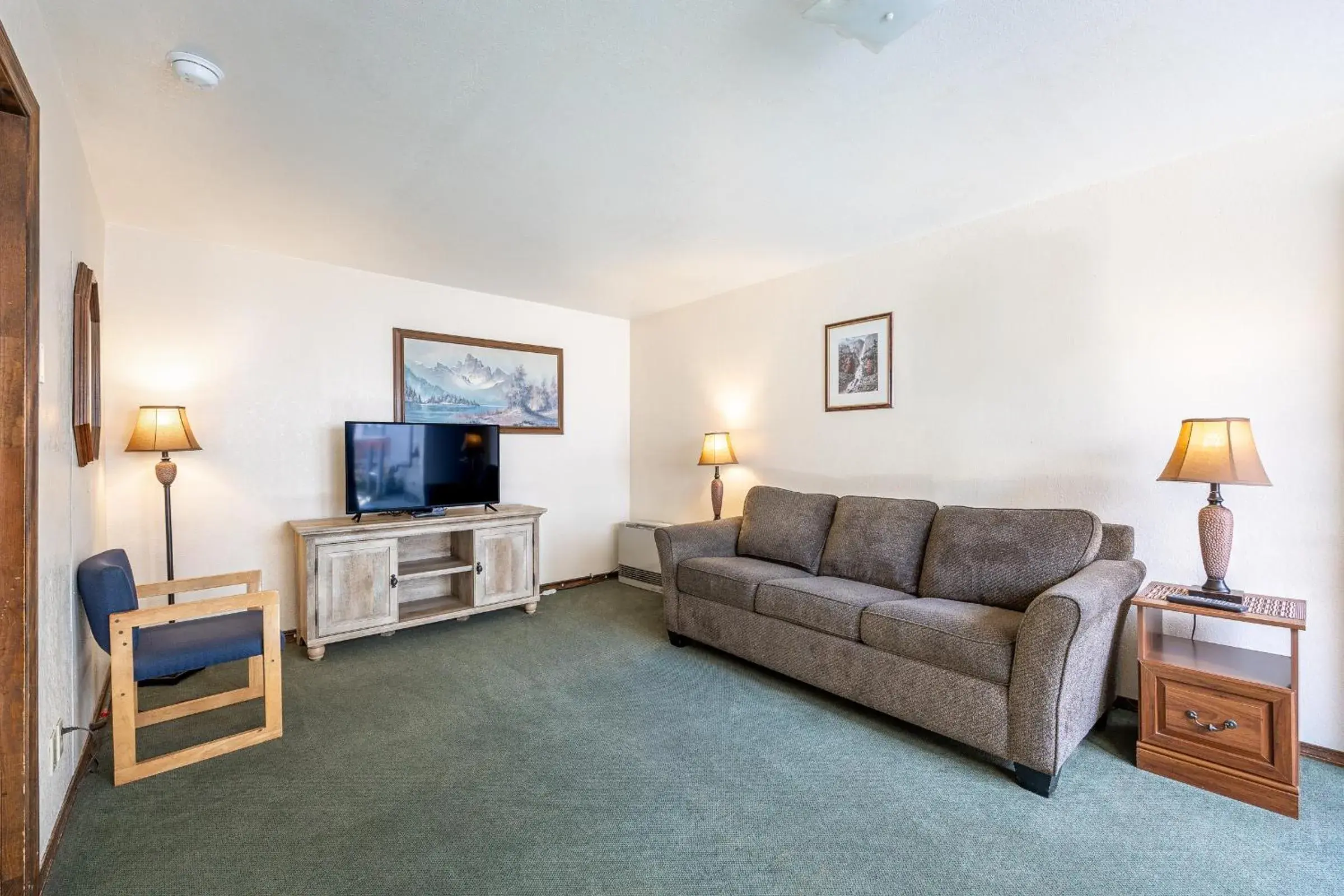 Deluxe Queen Suite in City Center Motel Deluxe Queen Suite in City Center Motel