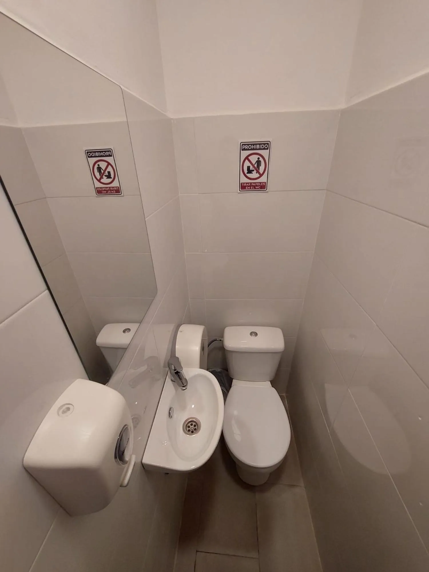 Toilet in Arc House Granada