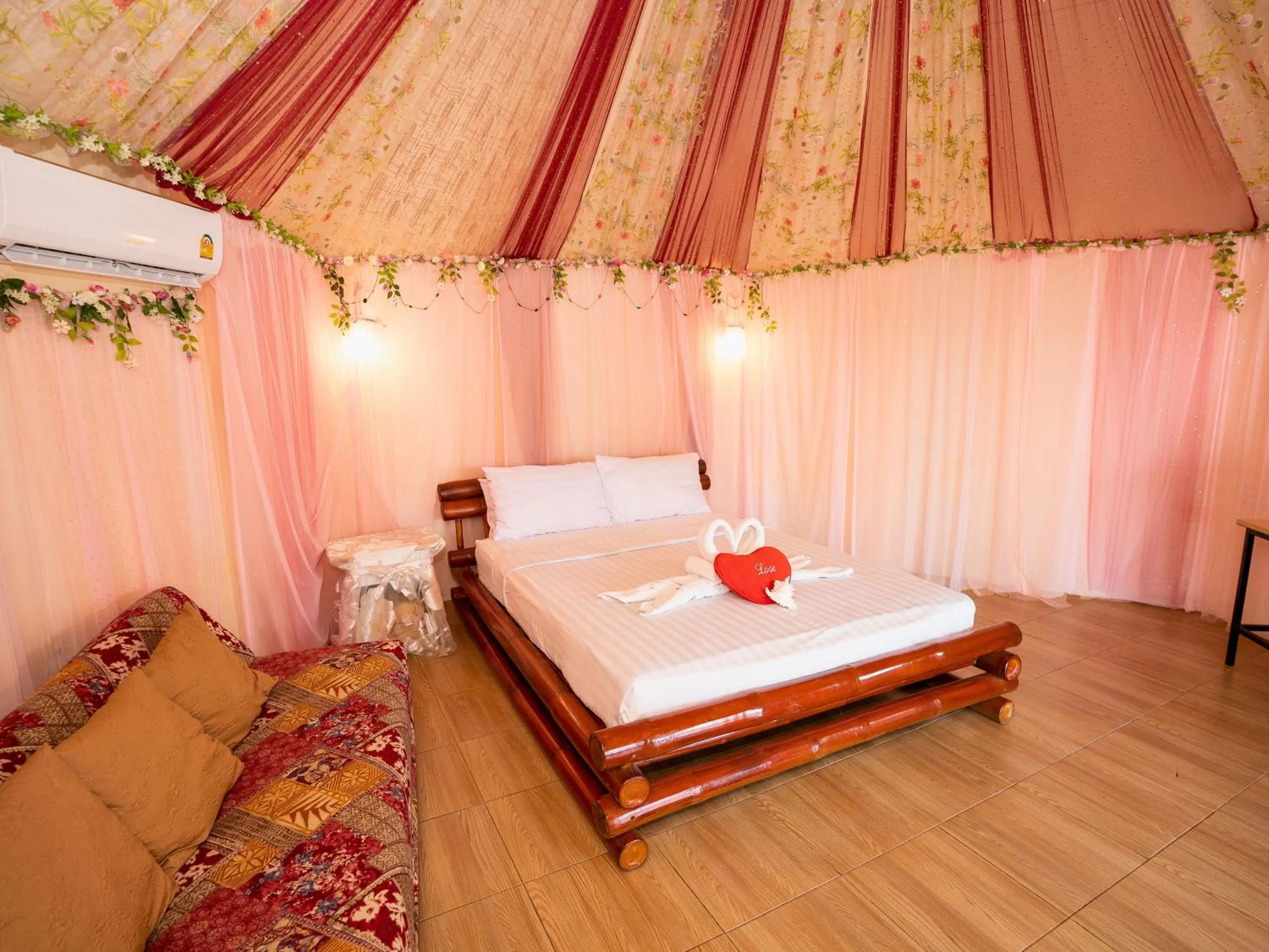 Standard Villa in Pareehut Resort Koh Sichang