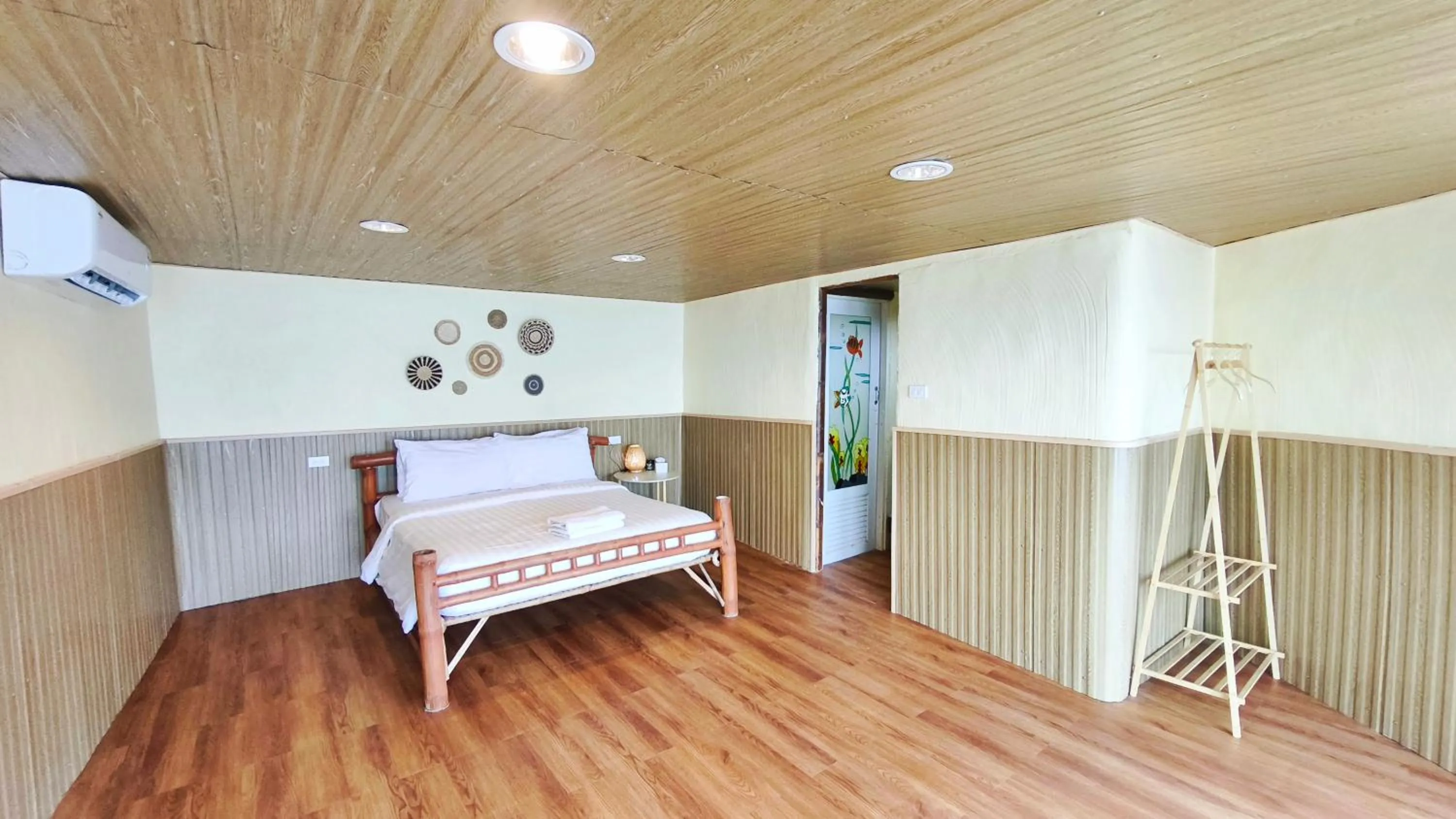 Bed in Pareehut Resort Koh Sichang