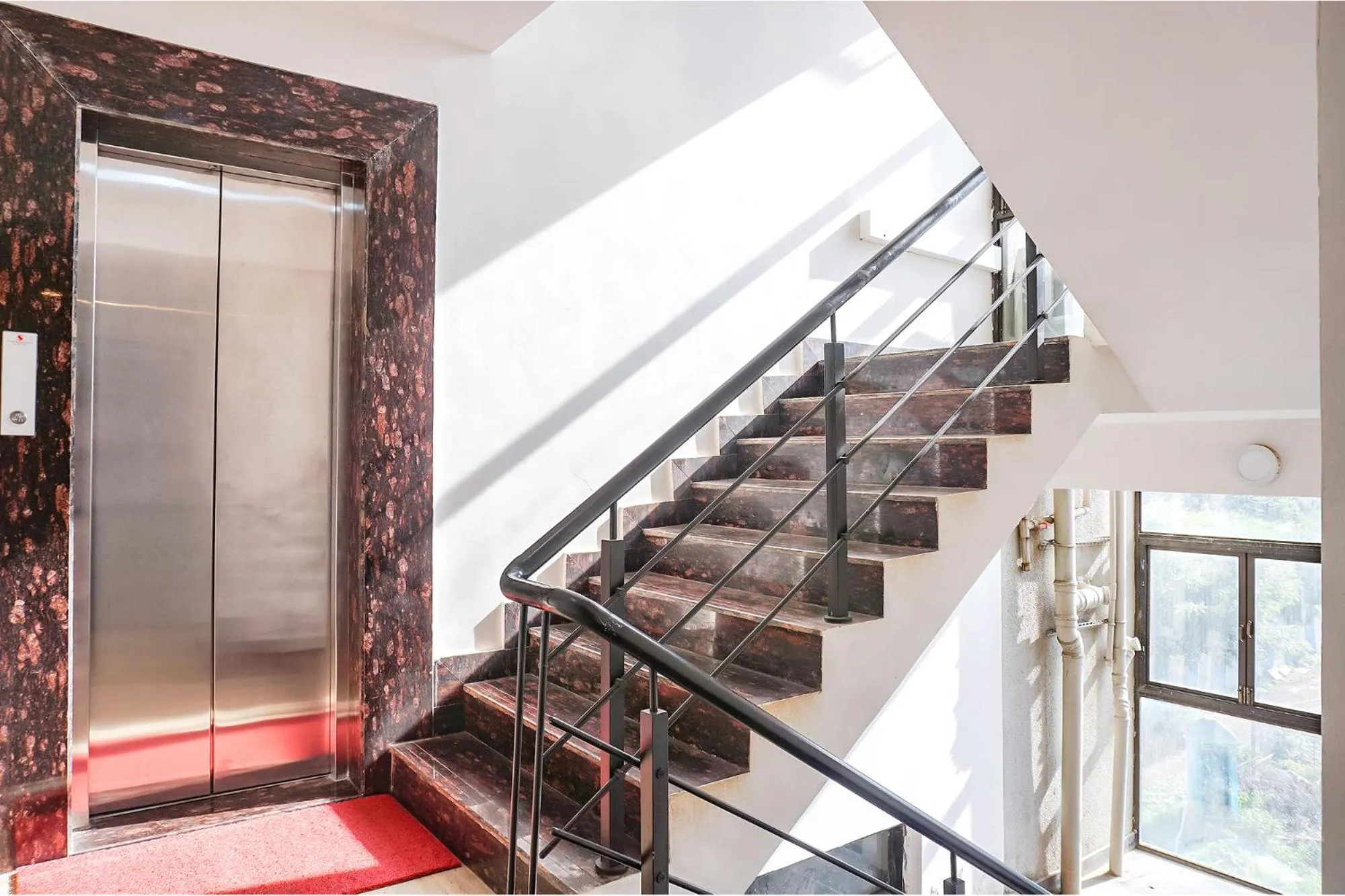 Lobby or reception in FabHotel Atithi Regency