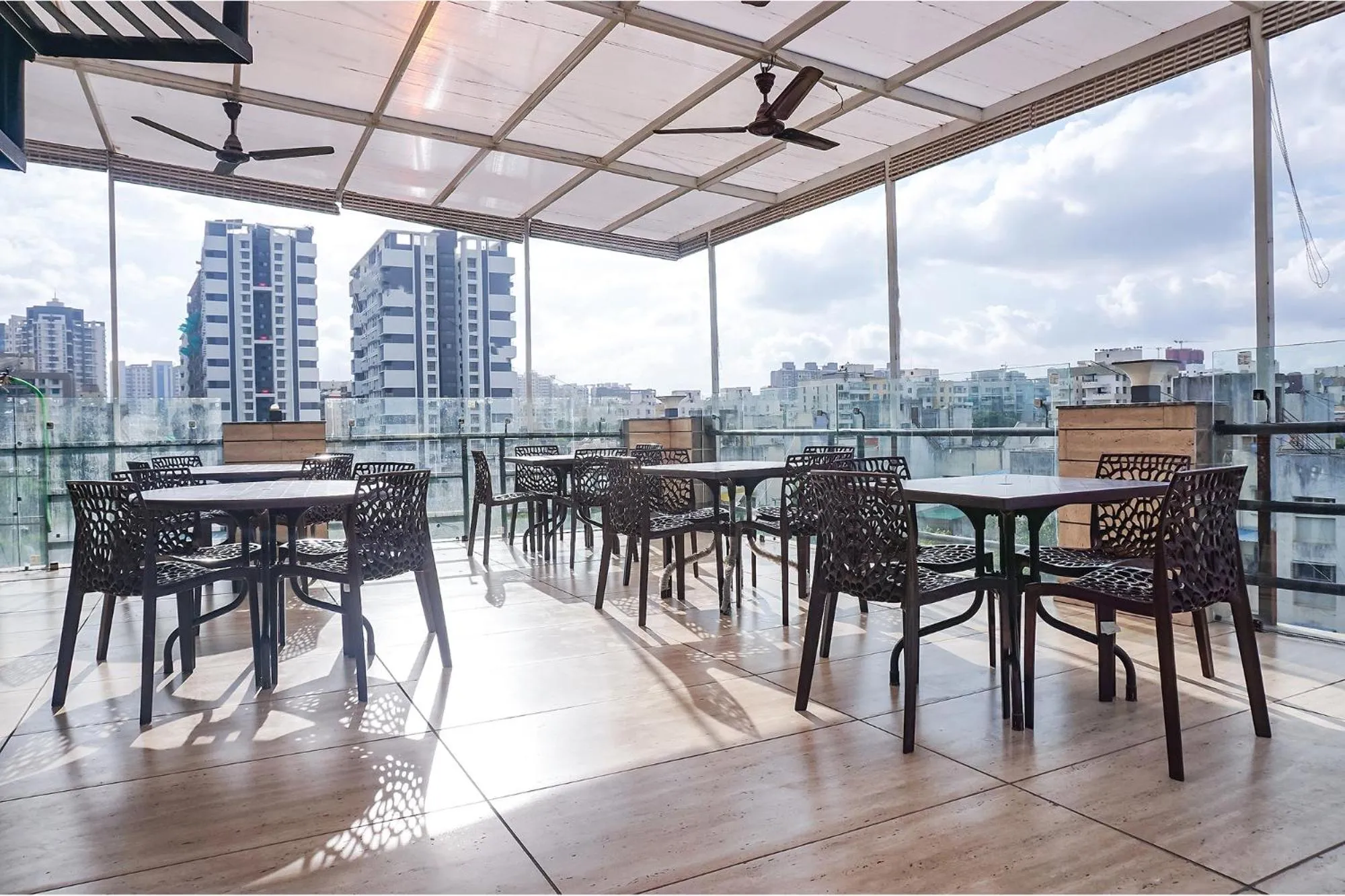 Restaurant/places to eat in FabHotel Atithi Regency