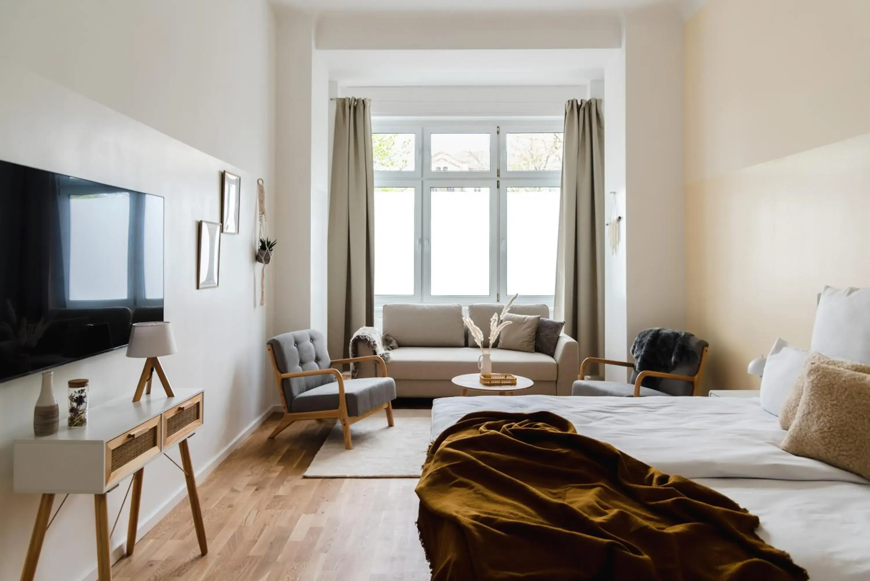 165m2 Downtown Family Suite 5BR, 3Bath, kids room, 11min Alexanderplatz 165m2 Downtown Family Suite 5BR, 3Bath, kids room, 11min Alexanderplatz