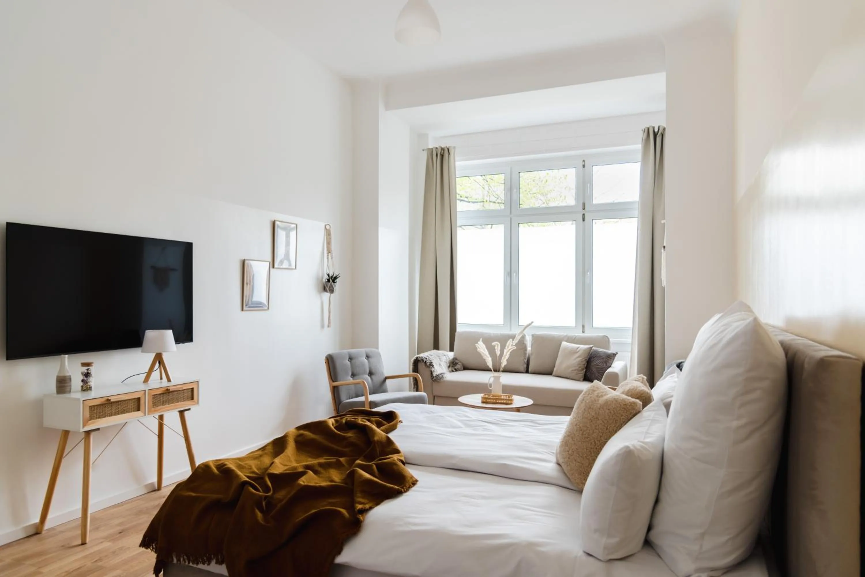 165m2 Downtown Family Suite 5BR, 3Bath, kids room, 11min Alexanderplatz