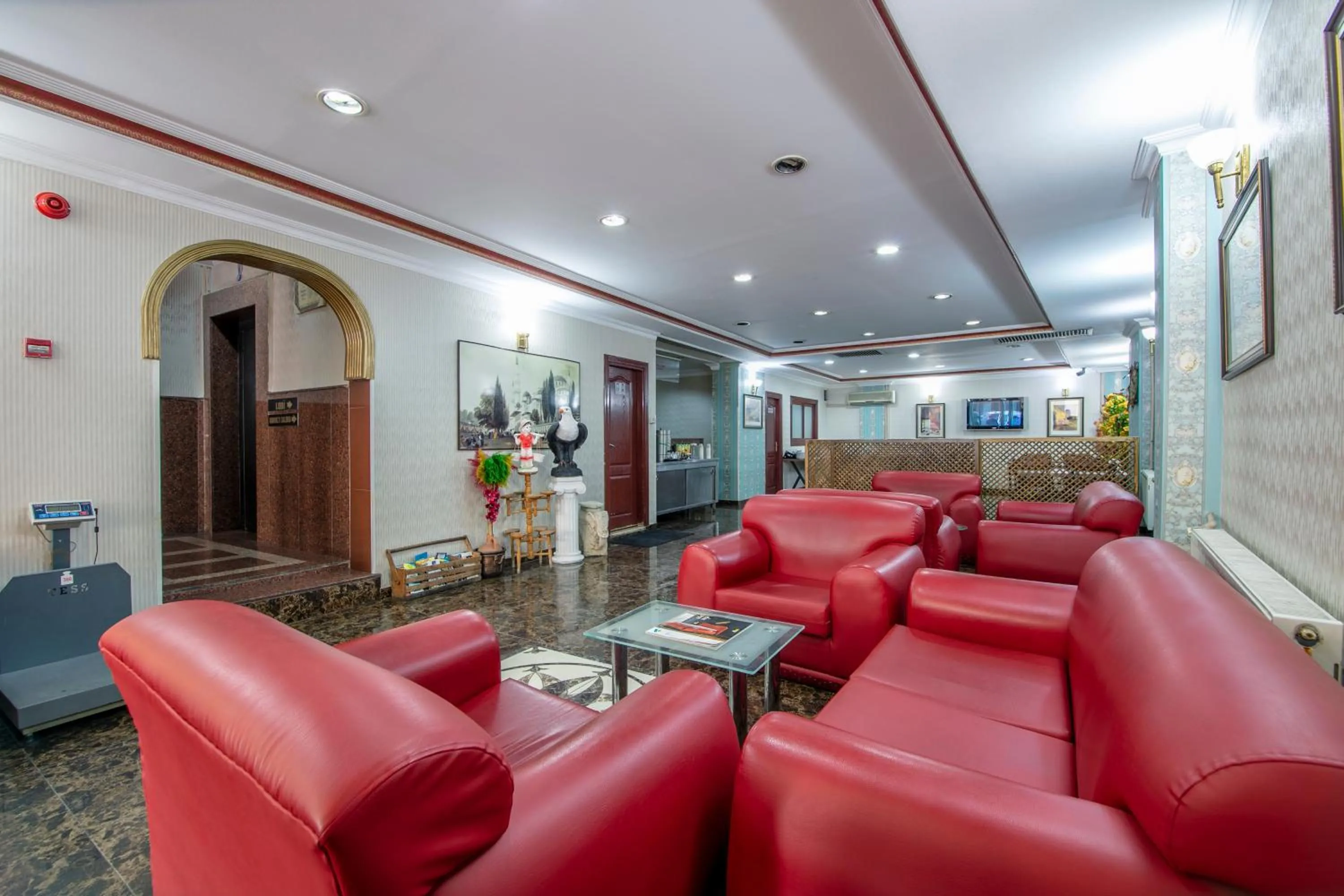 Communal lounge/ TV room in OTEL ÜMIT İSTANBUL