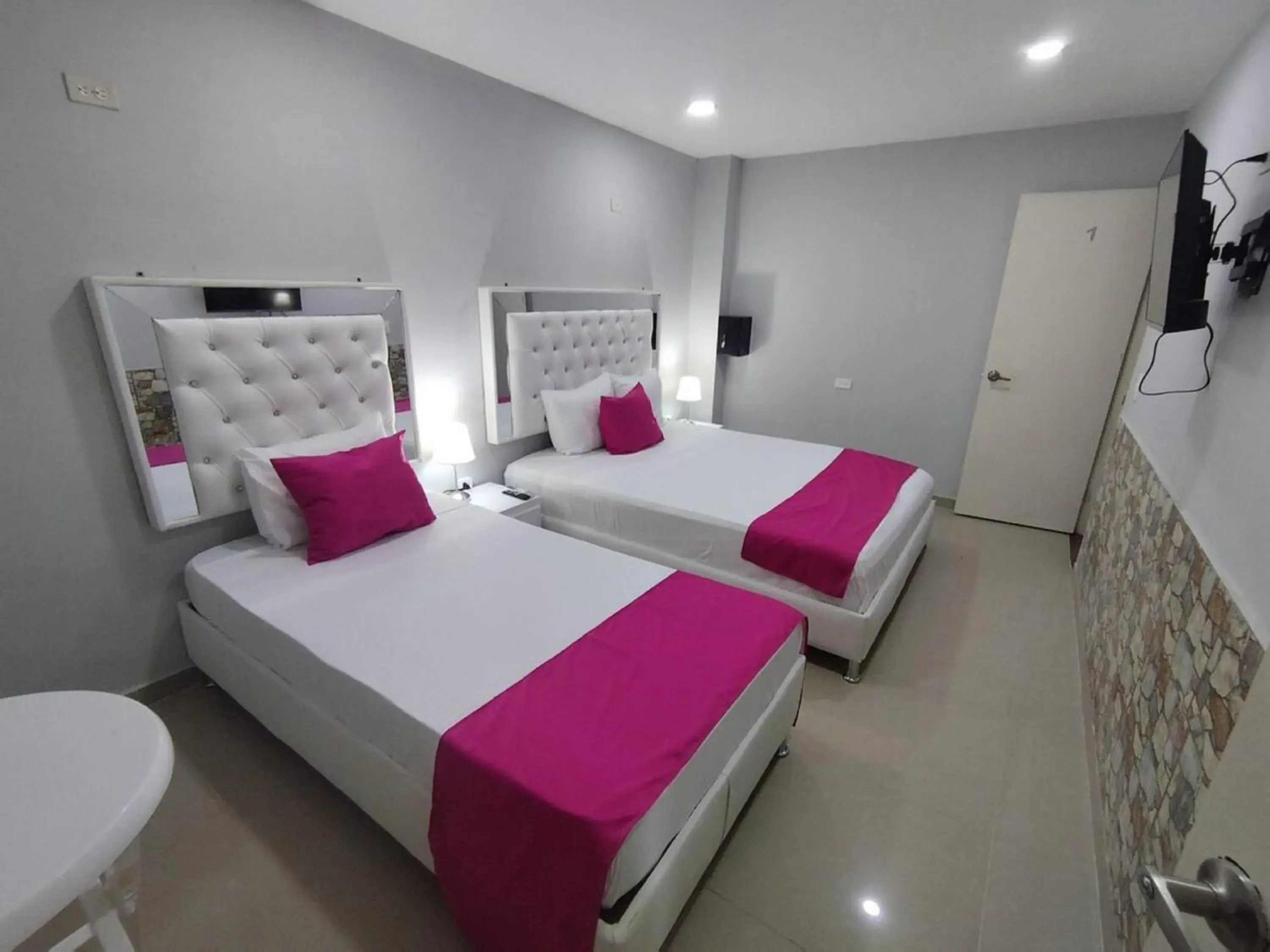 Triple Room in Bm-2 room near the sea with air conditioning and WIFI Triple Room in Bm-2 room near the sea with air conditioning and WIFI