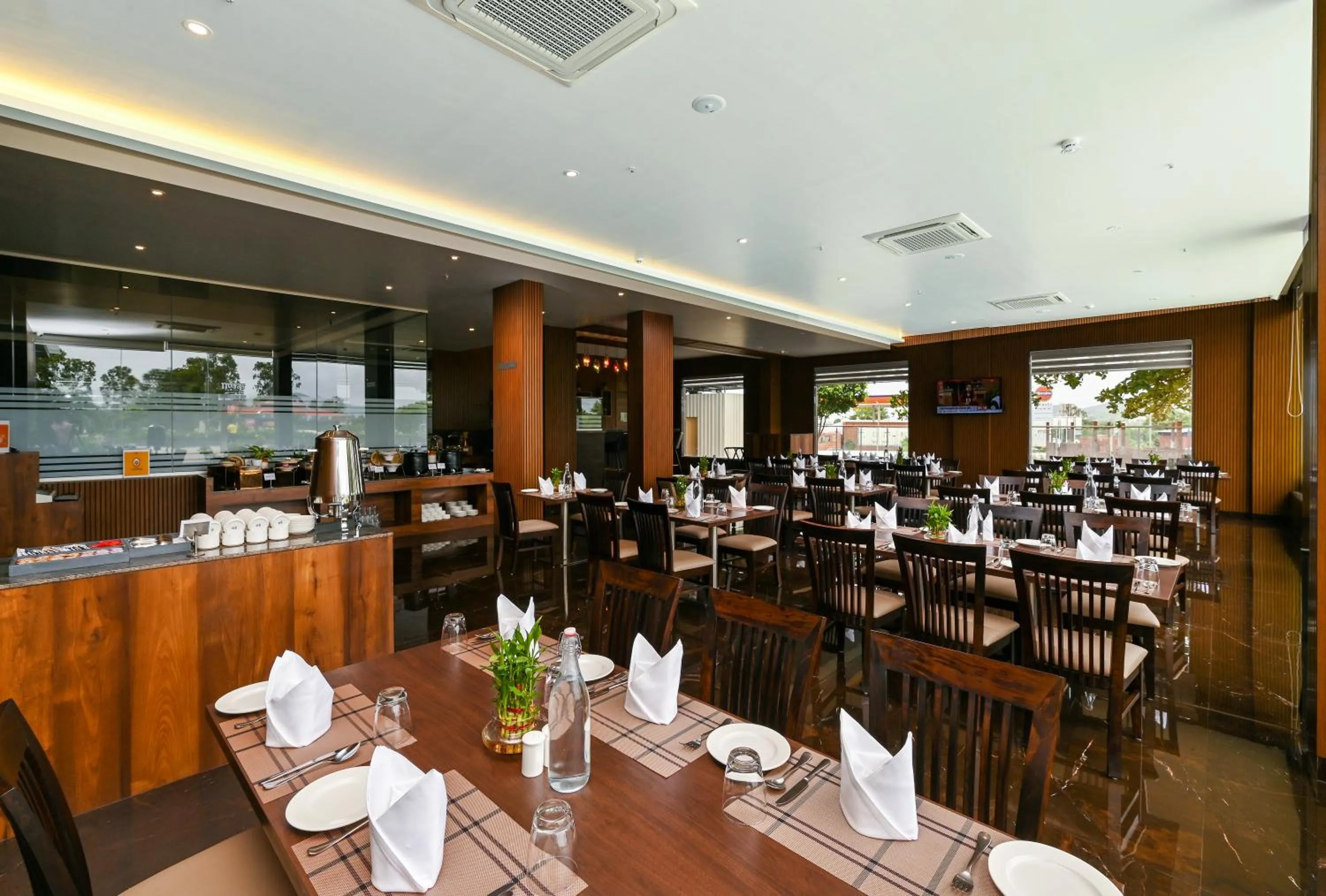 Restaurant/places to eat in Effotel by Sayaji Sarola