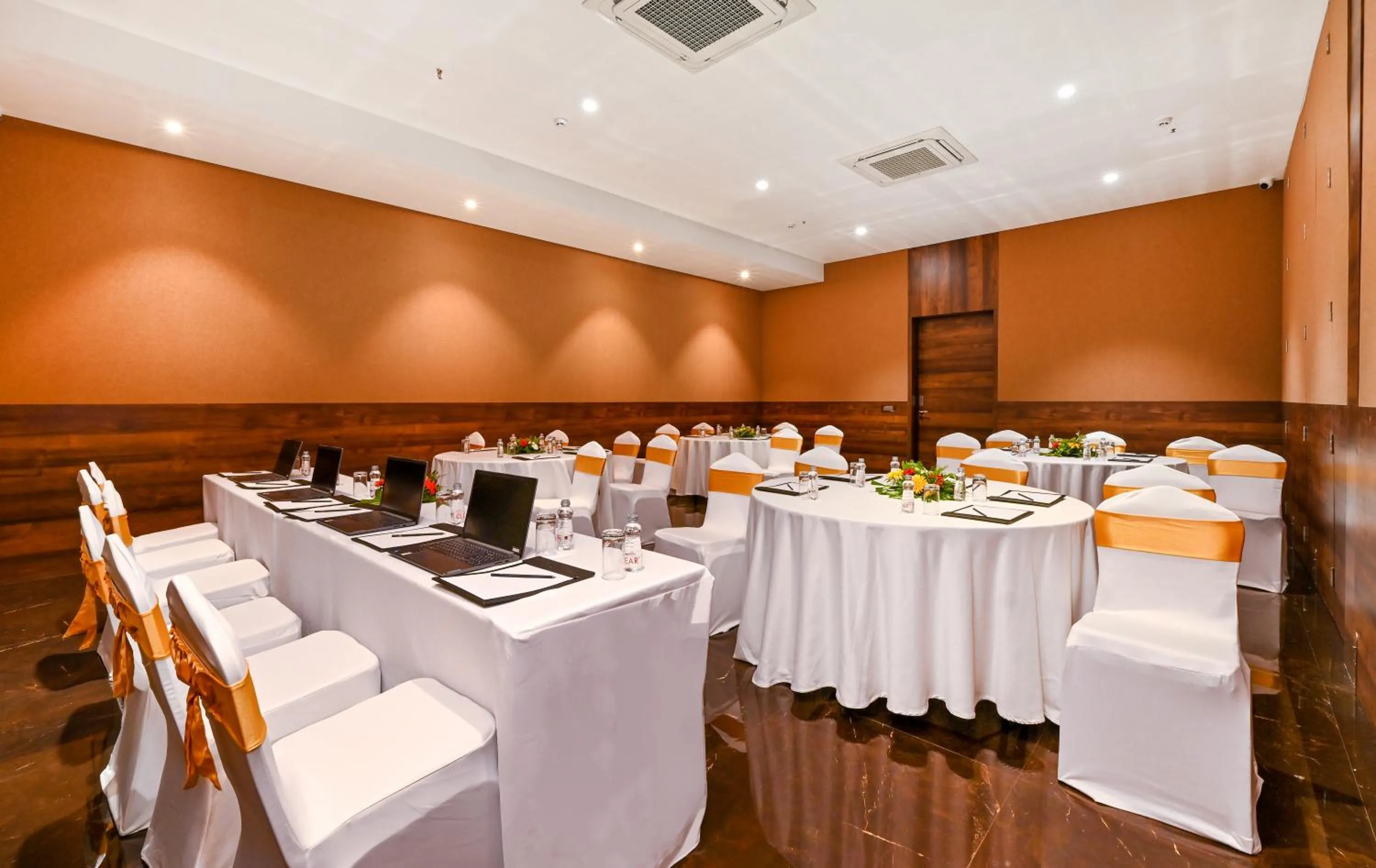 Banquet/Function facilities in Effotel by Sayaji Sarola