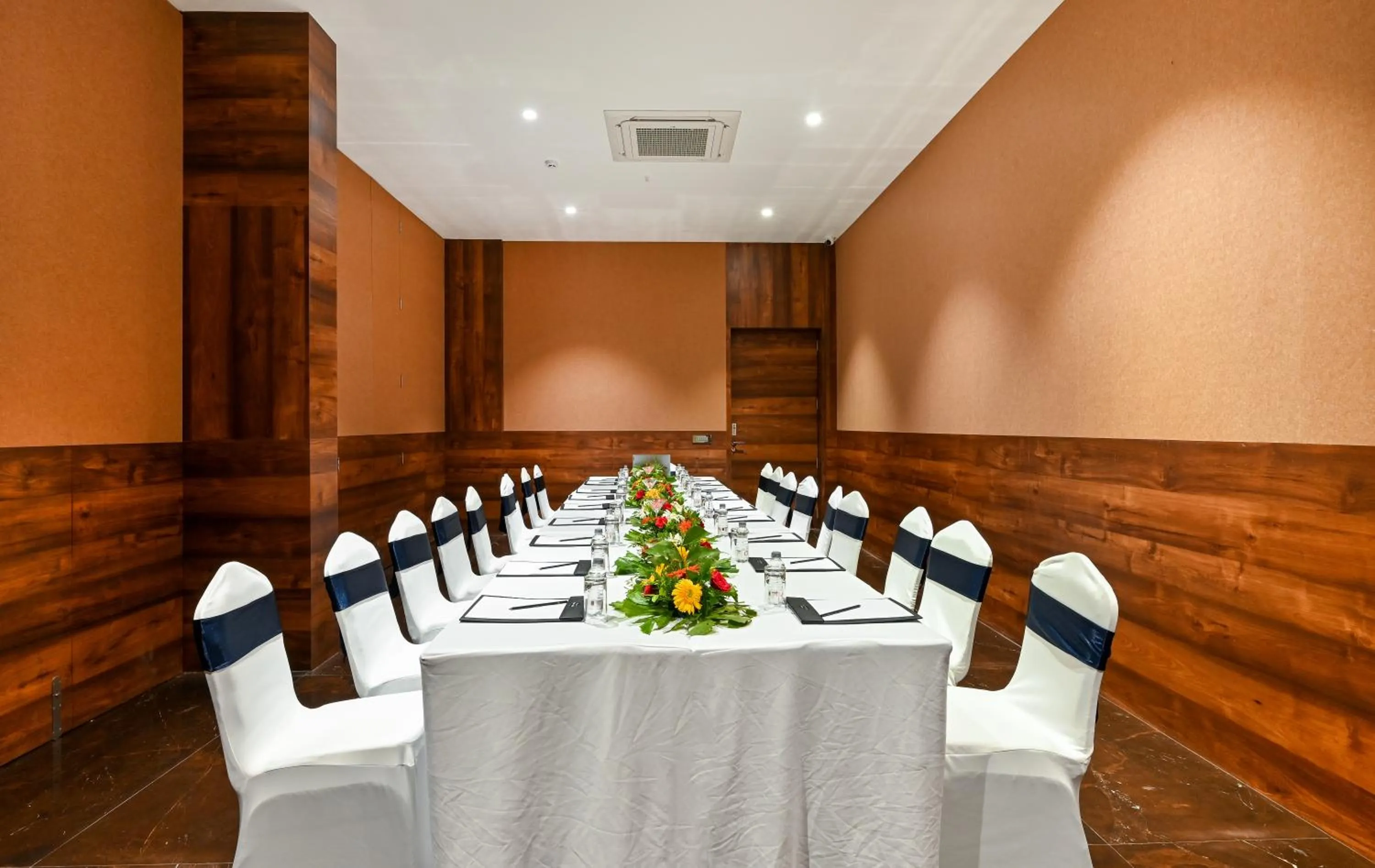 Meeting/conference room in Effotel by Sayaji Sarola