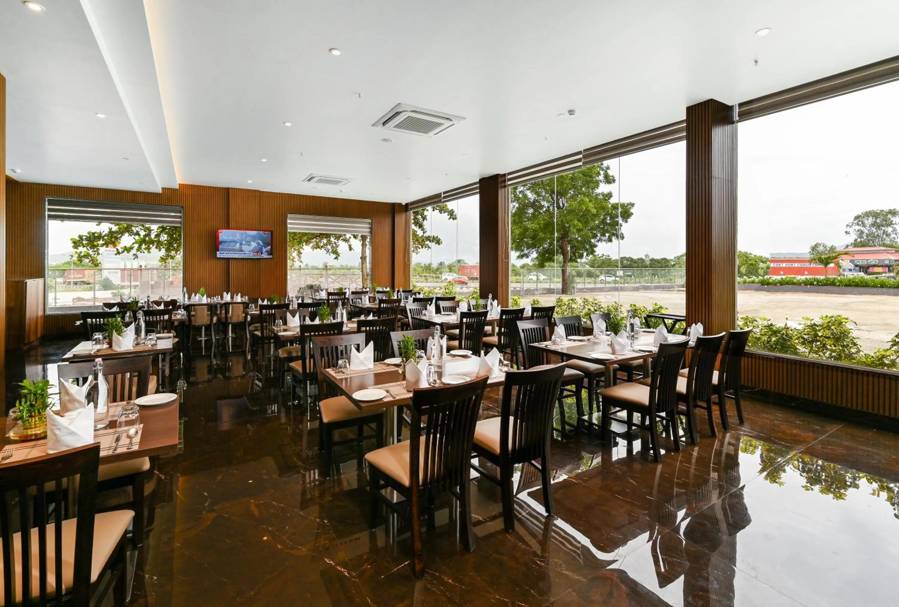 Restaurant/places to eat in Effotel by Sayaji Sarola