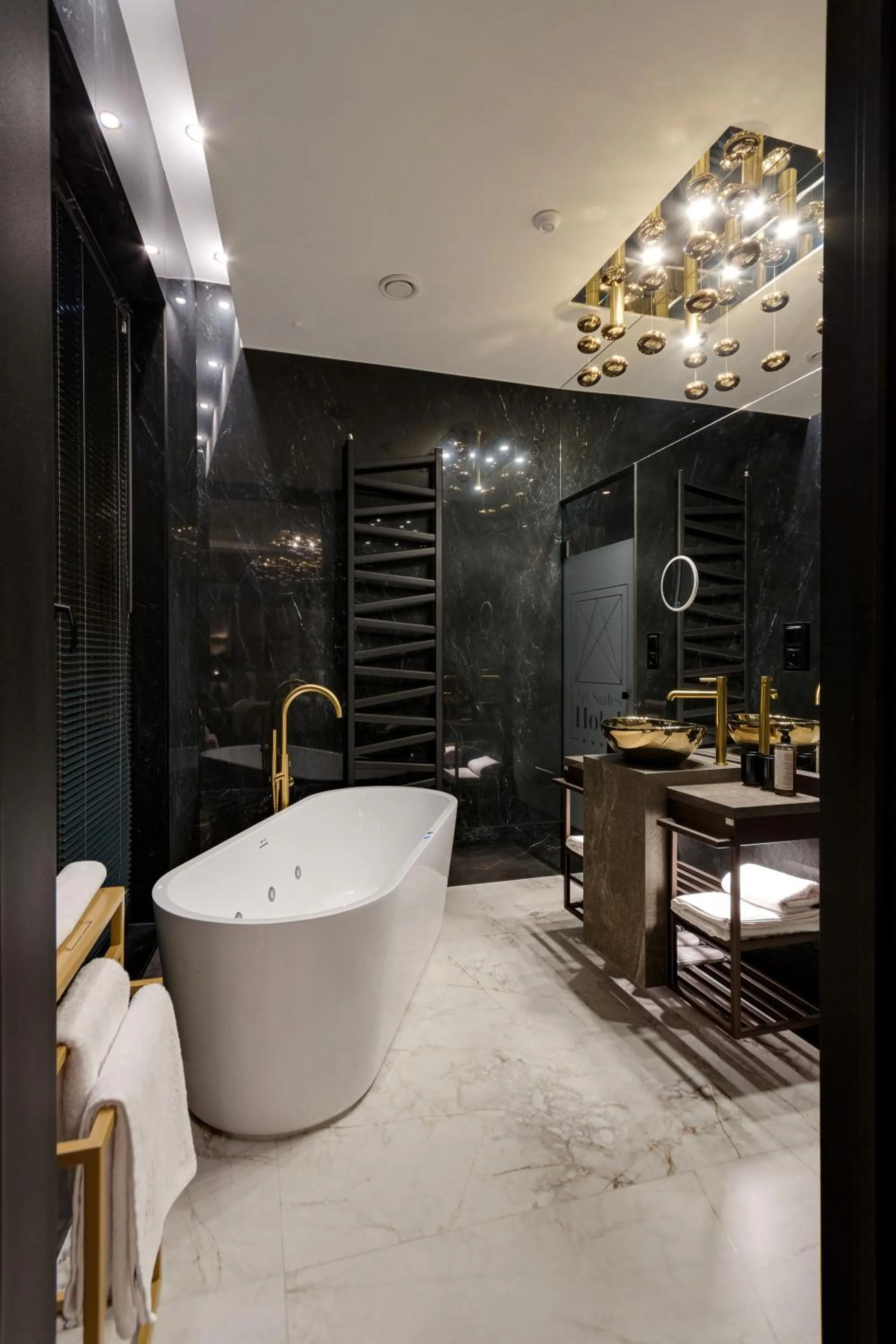 Shower in Art Suites Luxury Hotel