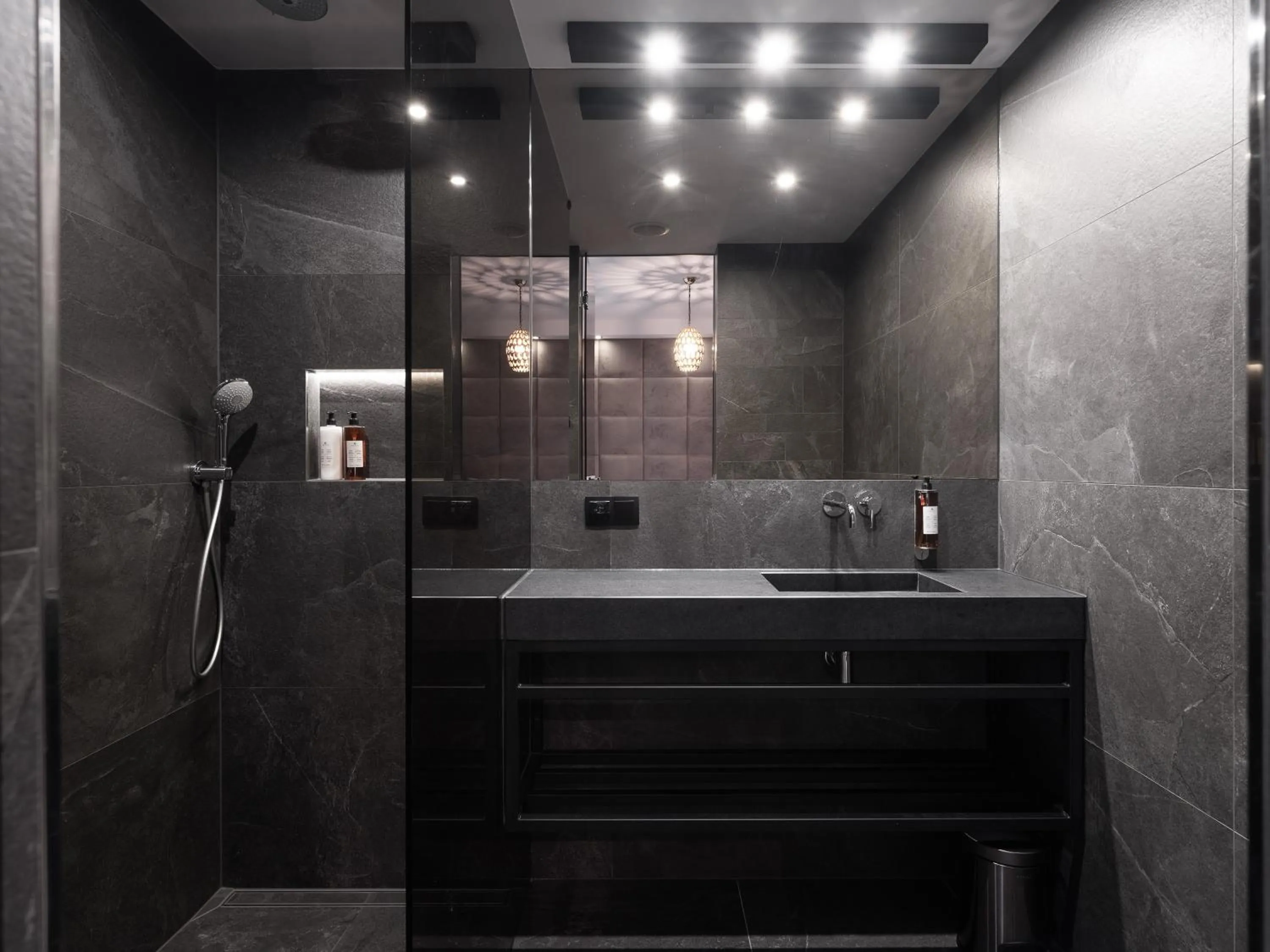 Shower in Art Suites Luxury Hotel