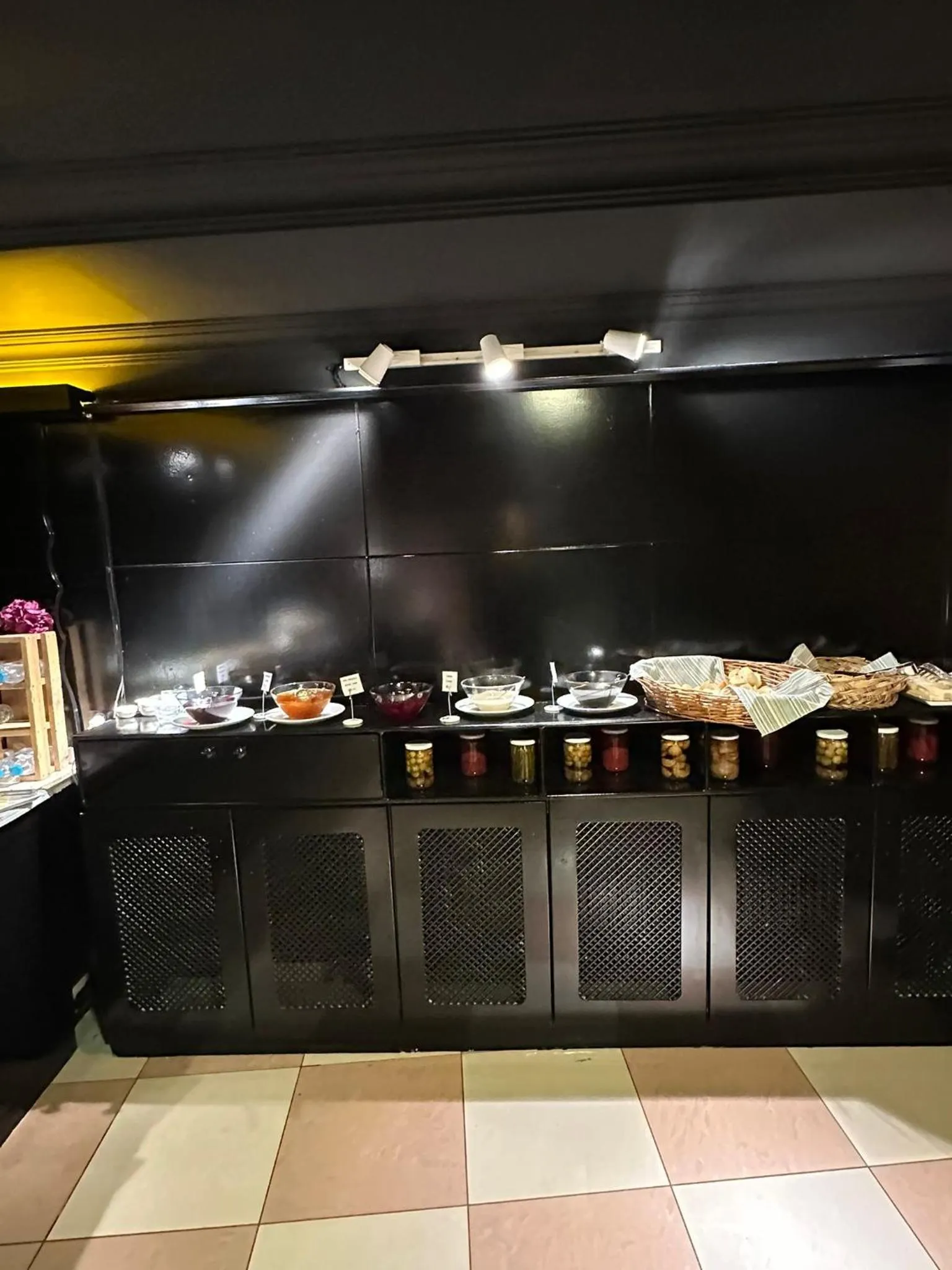 Restaurant/places to eat in Sufi Homes