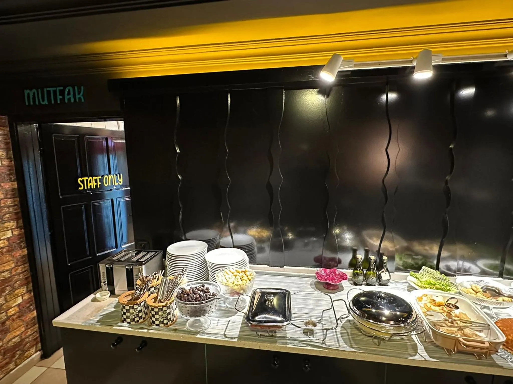 Restaurant/places to eat in Sufi Homes