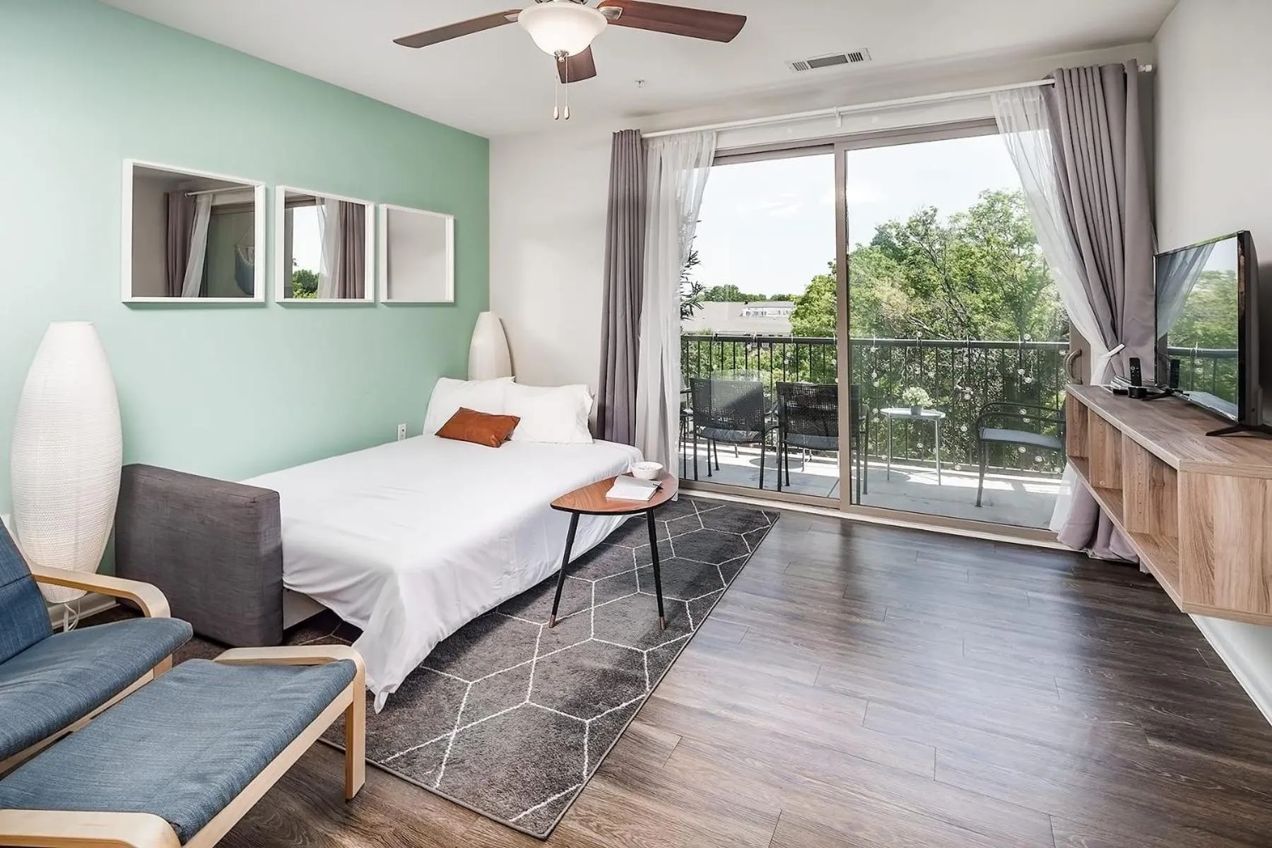 Uptown 4th Ward Luxury Apt Year-Round Pool