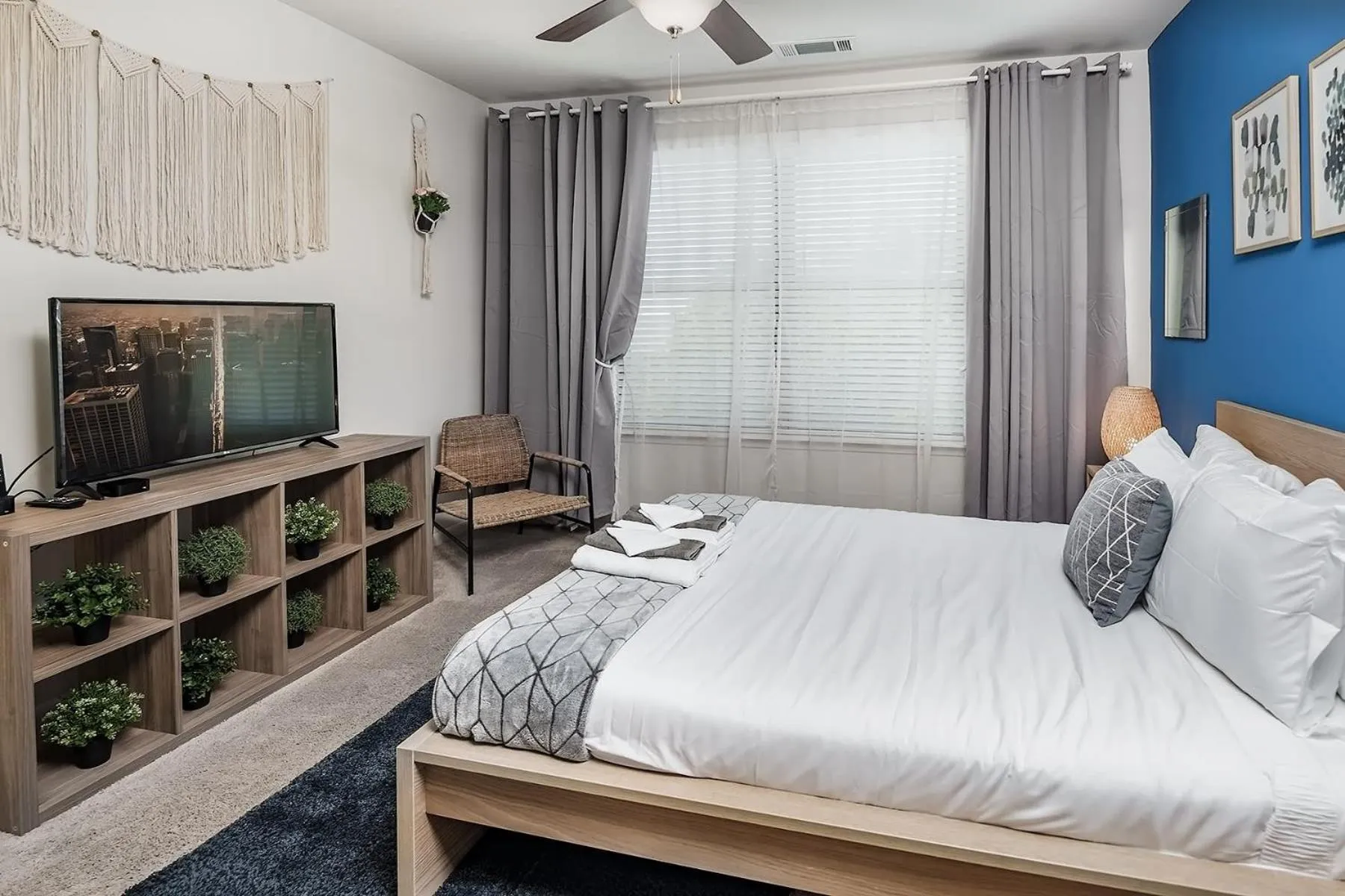 Uptown 4th Ward Luxury Apt Year-Round Pool