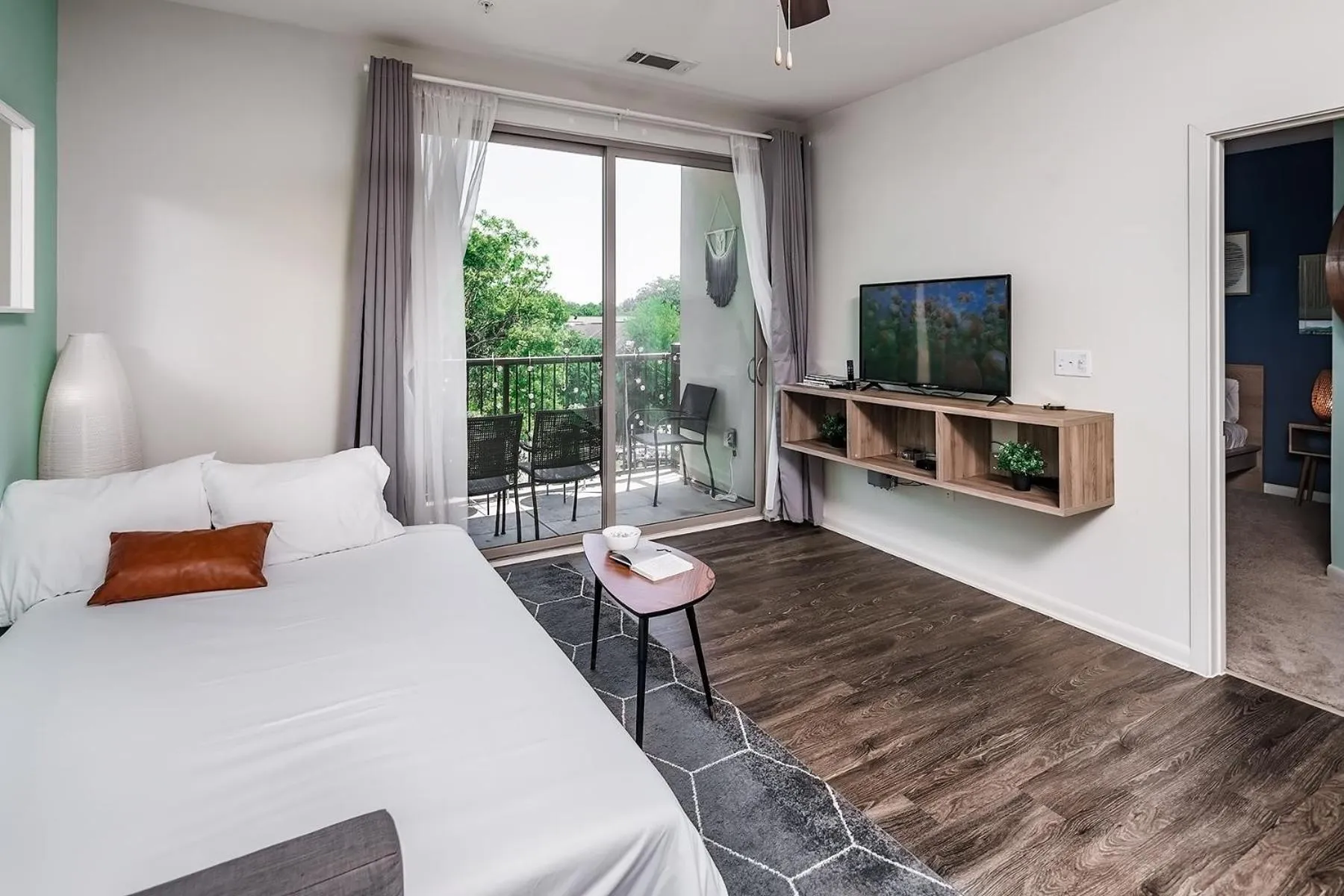 Uptown 4th Ward Luxury Apt Year-Round Pool