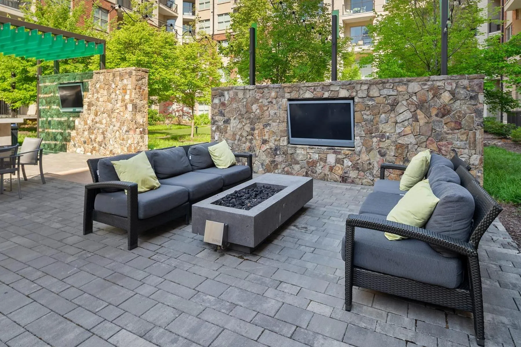 Uptown 4th Ward Luxury Apt Year-Round Pool