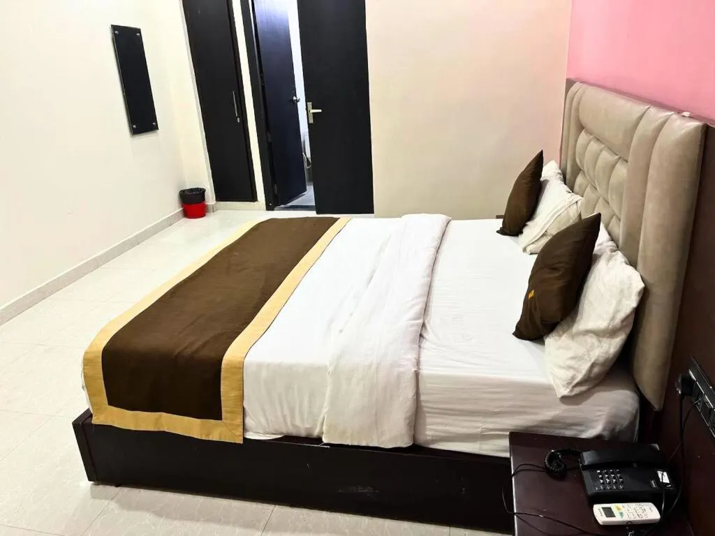 Bed in Hotel Hirapanna
