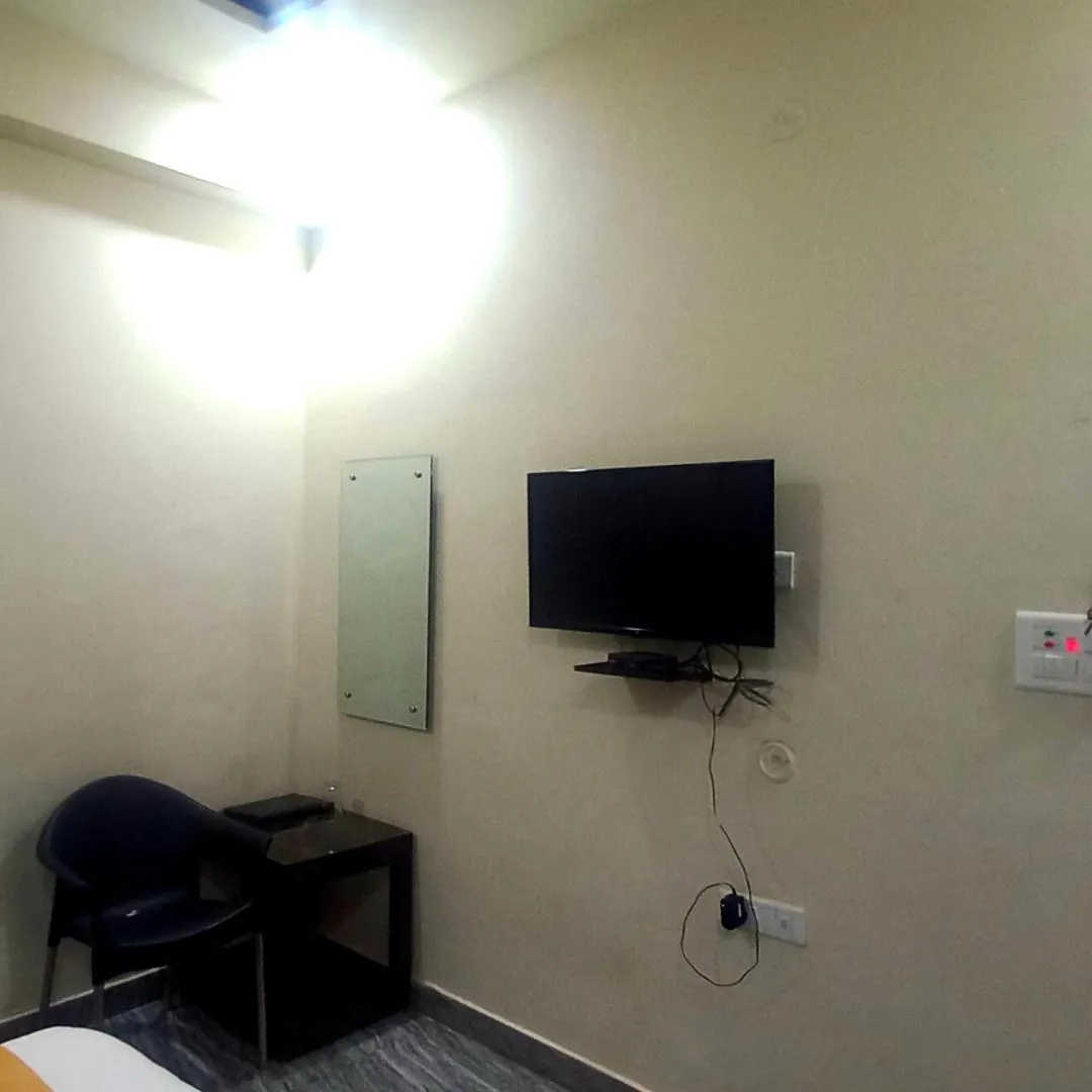 TV and multimedia in Hotel Hirapanna