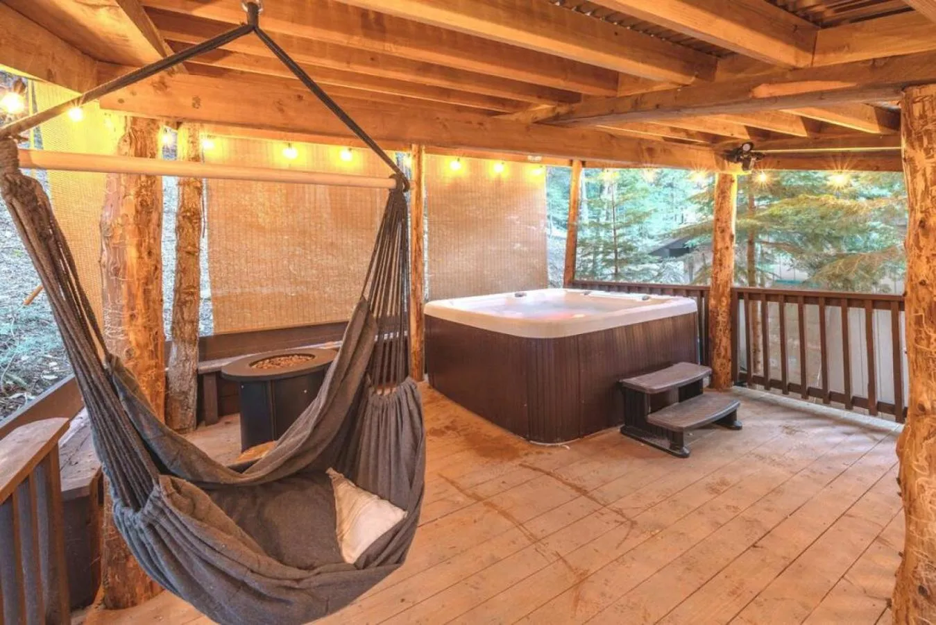 Hot Tub in Corlieu Falls Cabin in Sugar Pine 8 miles from Yosemite with Gazebo, Hot tub a shack and Bar top
