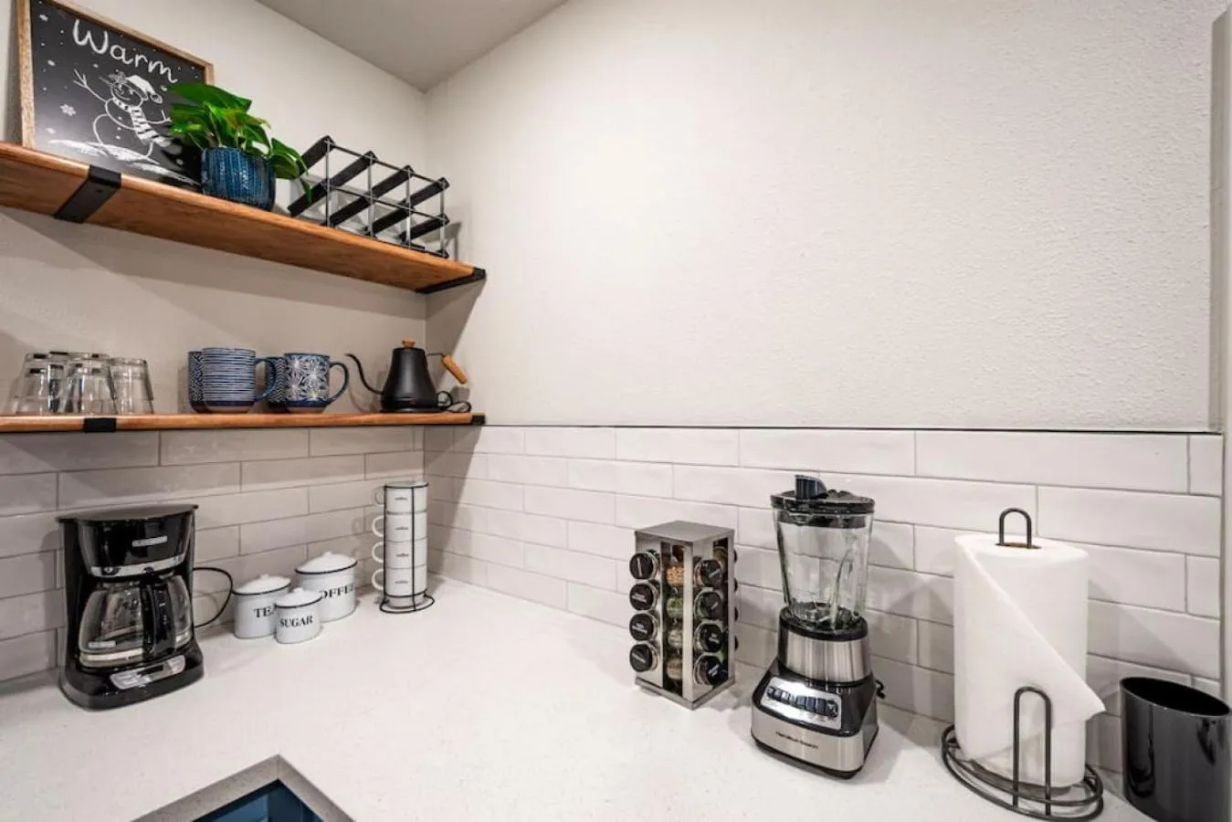 Corlieu Falls Cabin in Sugar Pine 8 miles from Yosemite with Gazebo, Hot tub a shack and Bar top