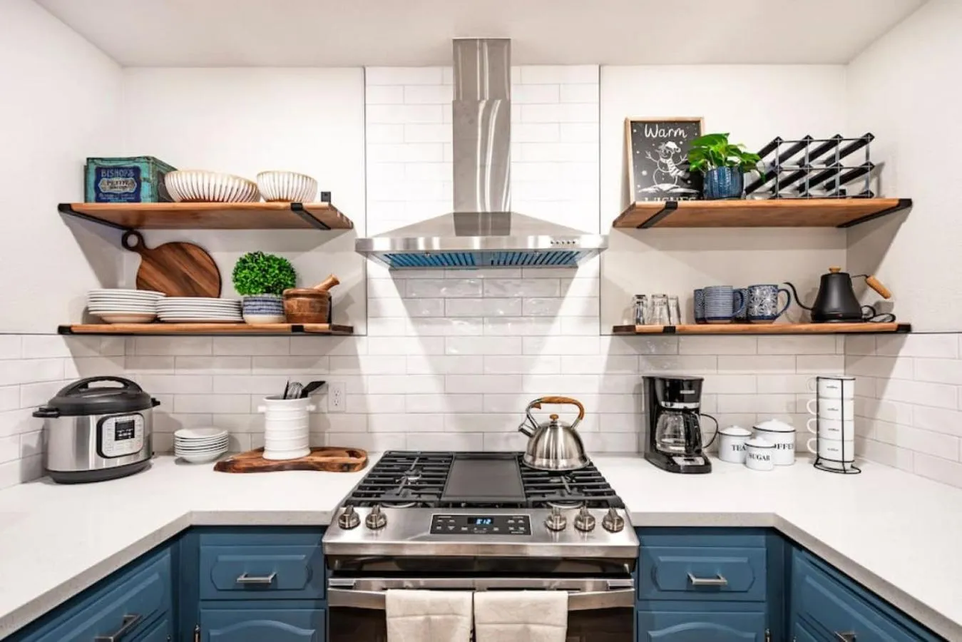 Corlieu Falls Cabin in Sugar Pine 8 miles from Yosemite with Gazebo, Hot tub a shack and Bar top