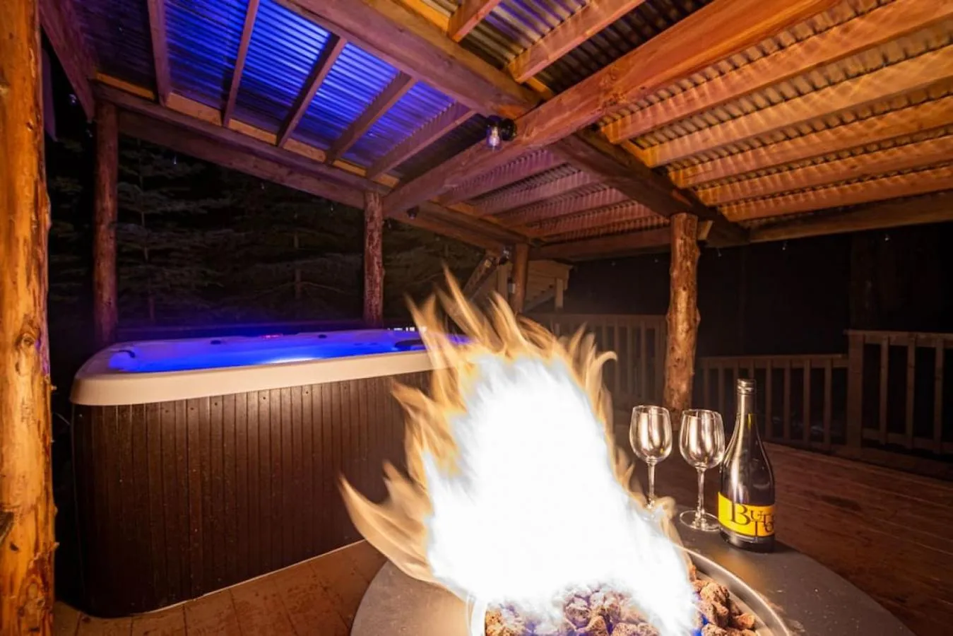 Corlieu Falls Cabin in Sugar Pine 8 miles from Yosemite with Gazebo, Hot tub a shack and Bar top