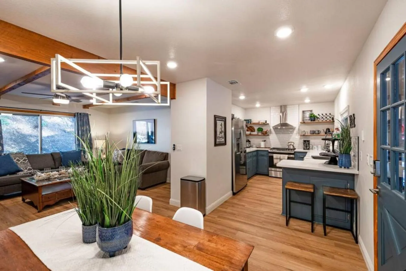 Corlieu Falls Cabin in Sugar Pine 8 miles from Yosemite with Gazebo, Hot tub a shack and Bar top