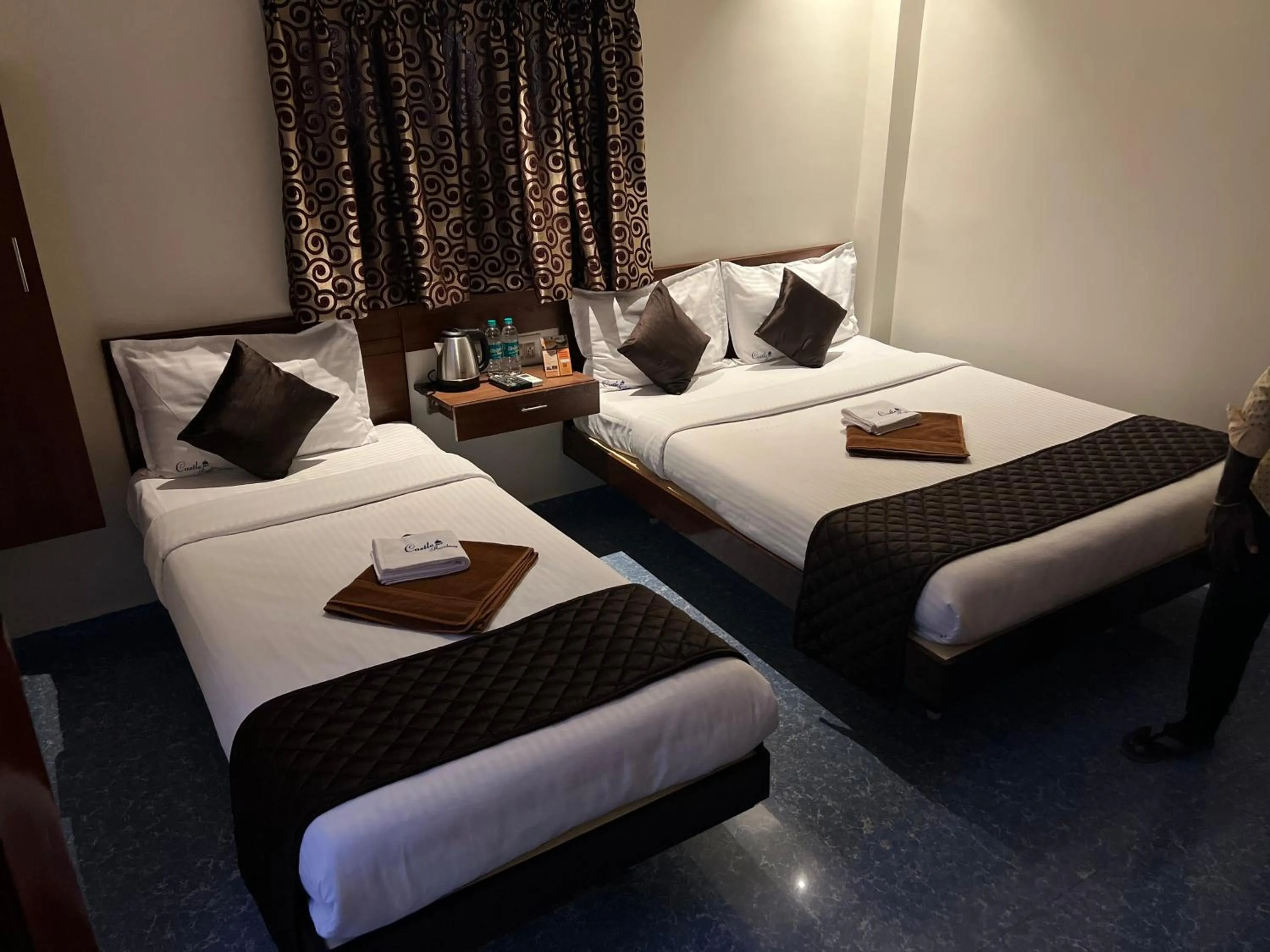 Bed in Castle 360 Residency